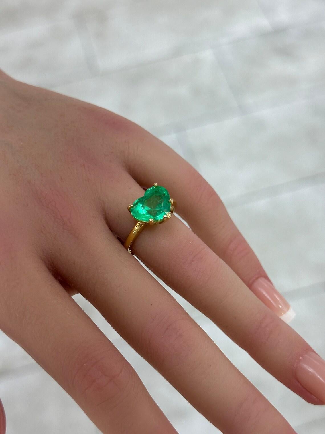 Emerald Cut 18K Gold 1.05tcw Oval Colombian Emerald & Diamond Three Stone Ring, Antique For Sale