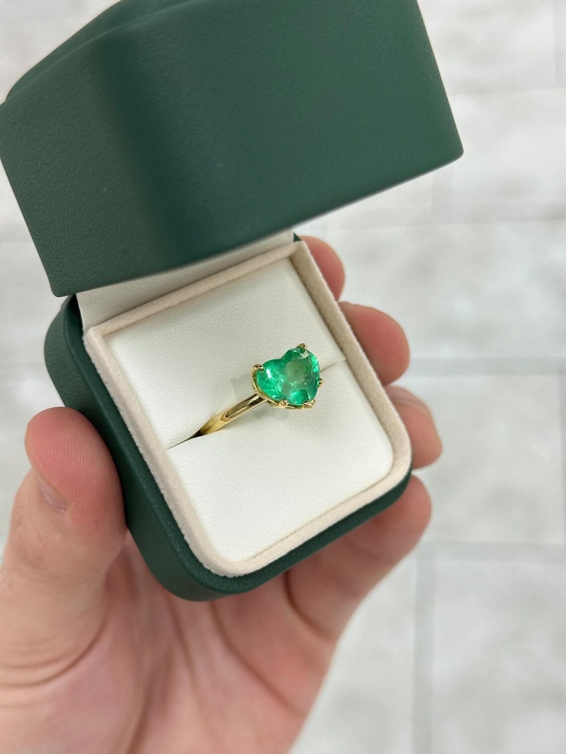 Women's 18K Gold 1.05tcw Oval Colombian Emerald & Diamond Three Stone Ring, Antique For Sale