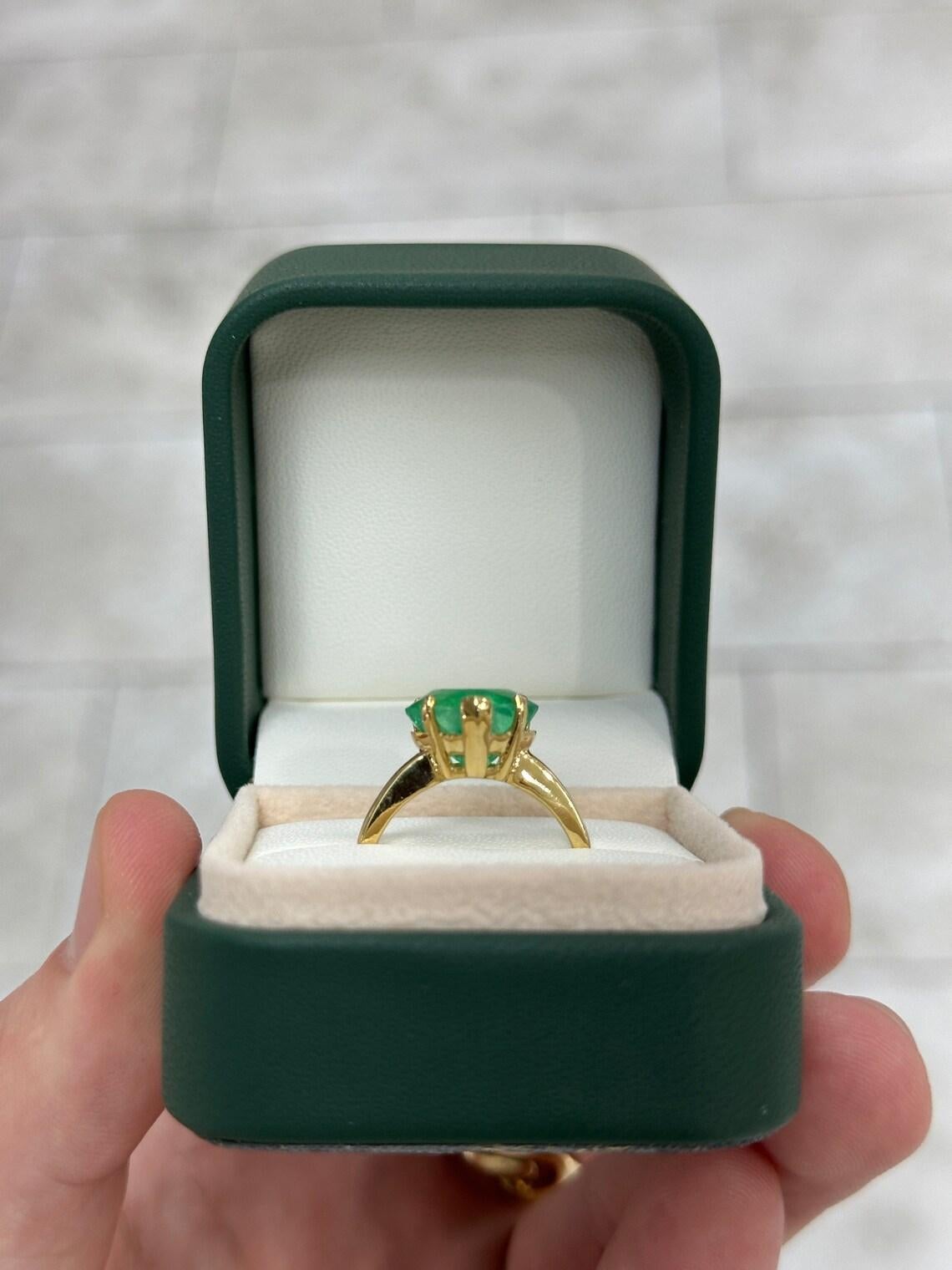 18K Gold 1.05tcw Oval Colombian Emerald & Diamond Three Stone Ring, Antique For Sale 1