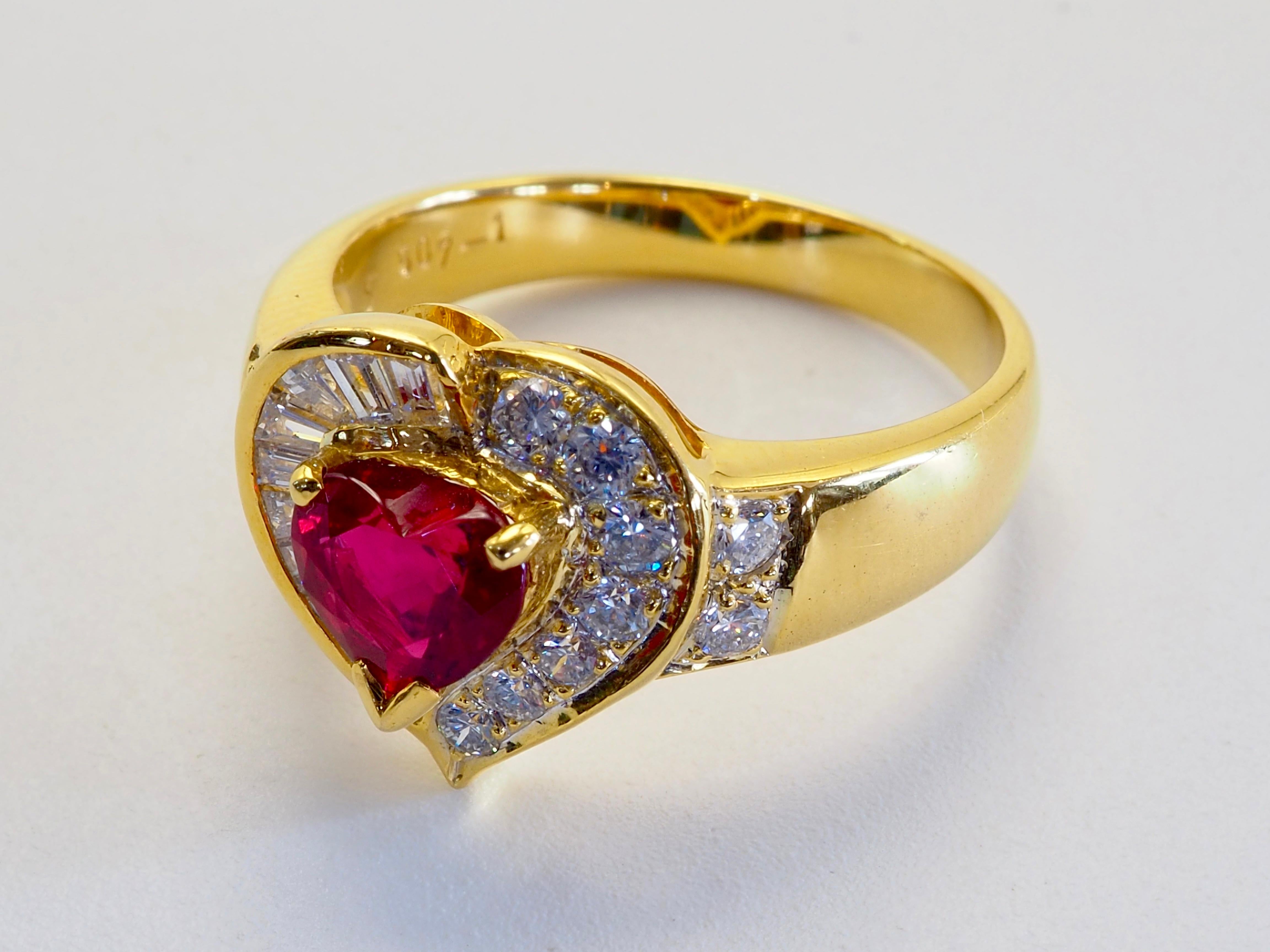 Women's or Men's 18K Gold 1.06ct Heart Pigeon's Blood Ruby & 0.58ct Diamond Fine Ring For Sale