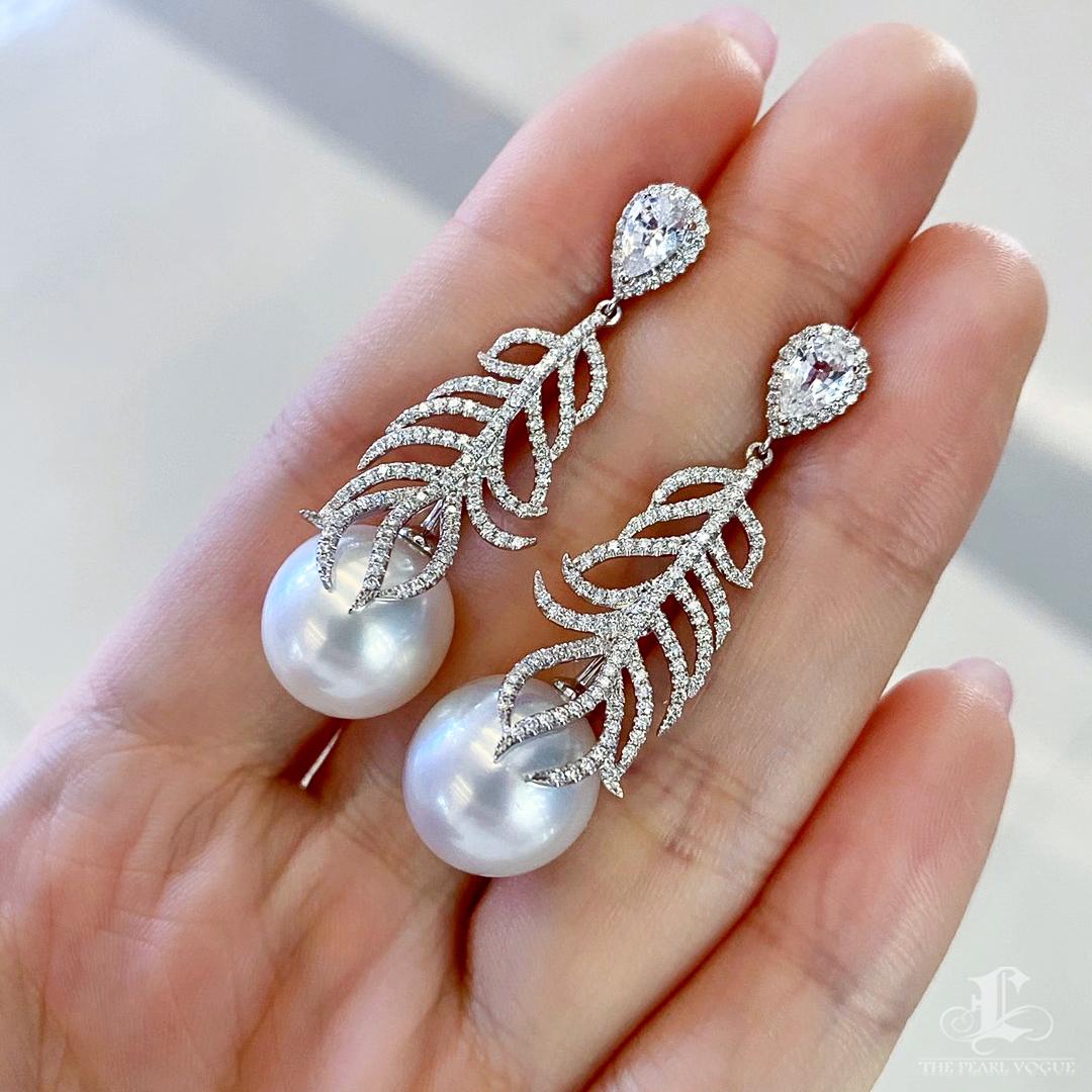 【Crown Radiance】Feather-Line Aurora South Sea Pearl Diamond Evening Earrings For Sale 2