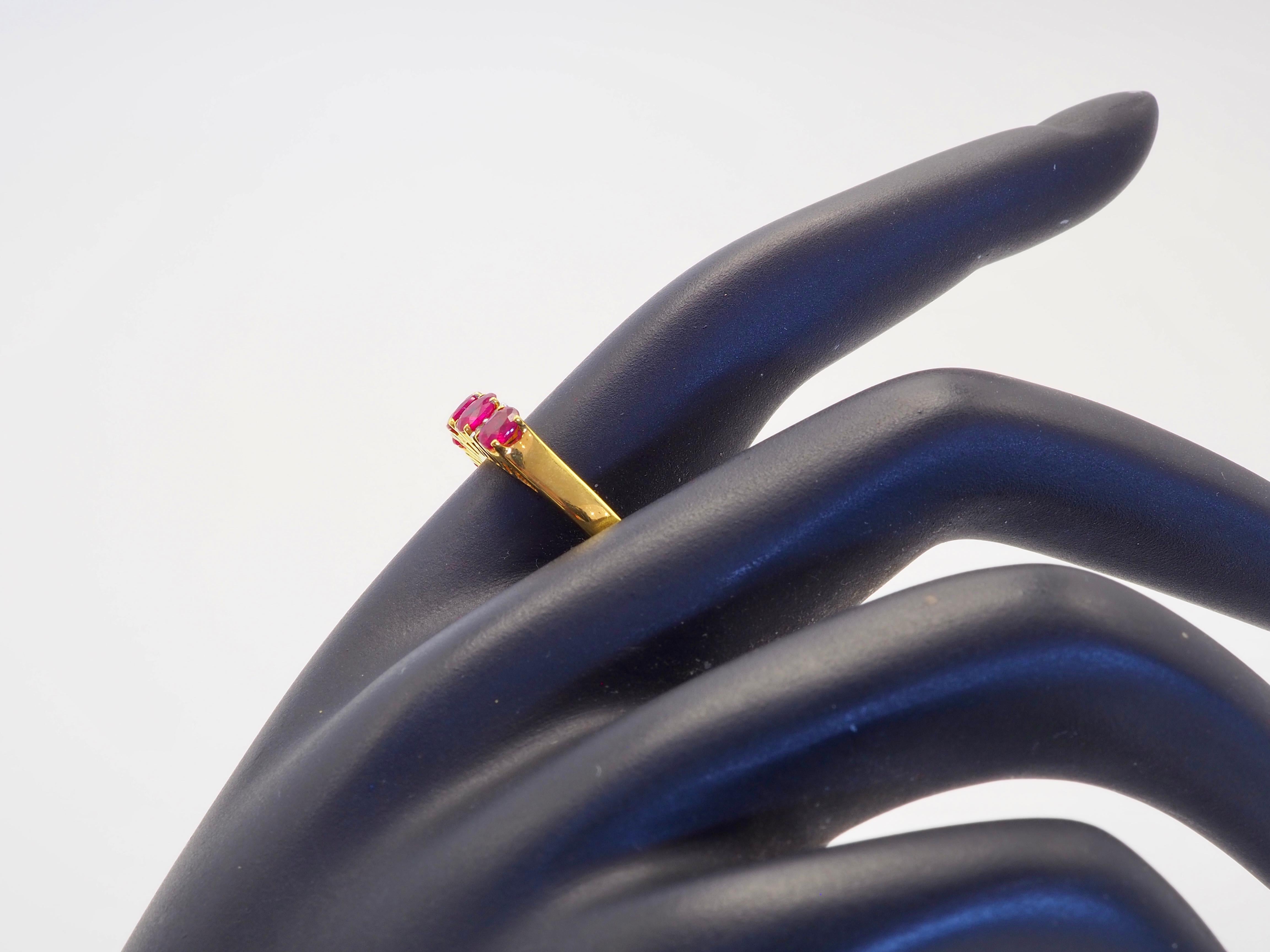 18K Gold 1.09ct Five Oval Rubies & 0.12ct Diamond Band Ring For Sale 3