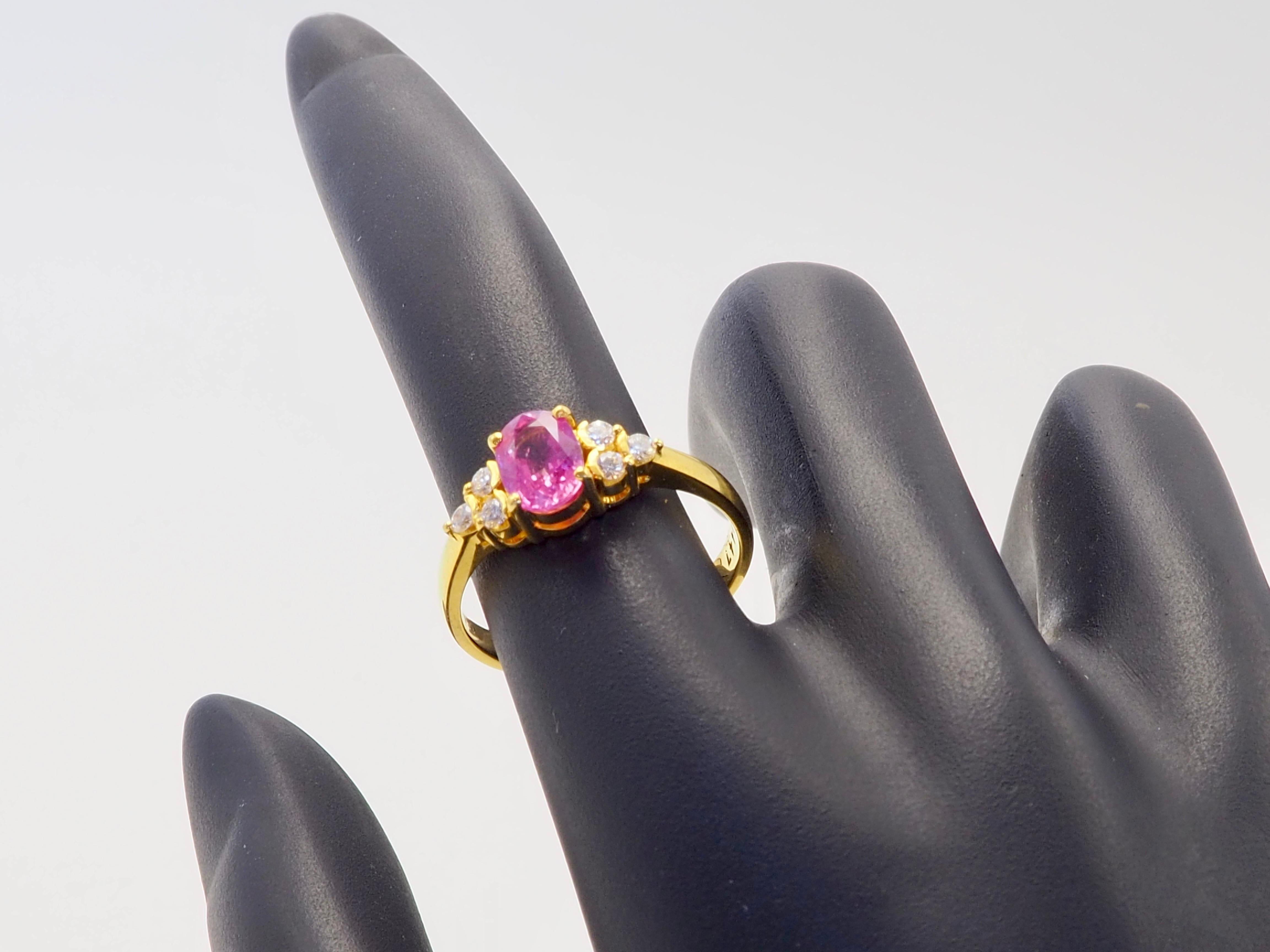 Anello di fidanzamento in oro 18 carati con zaffiro rosa ovale da 1,09 carati e diamante brillante da 0,14 carati in vendita 1