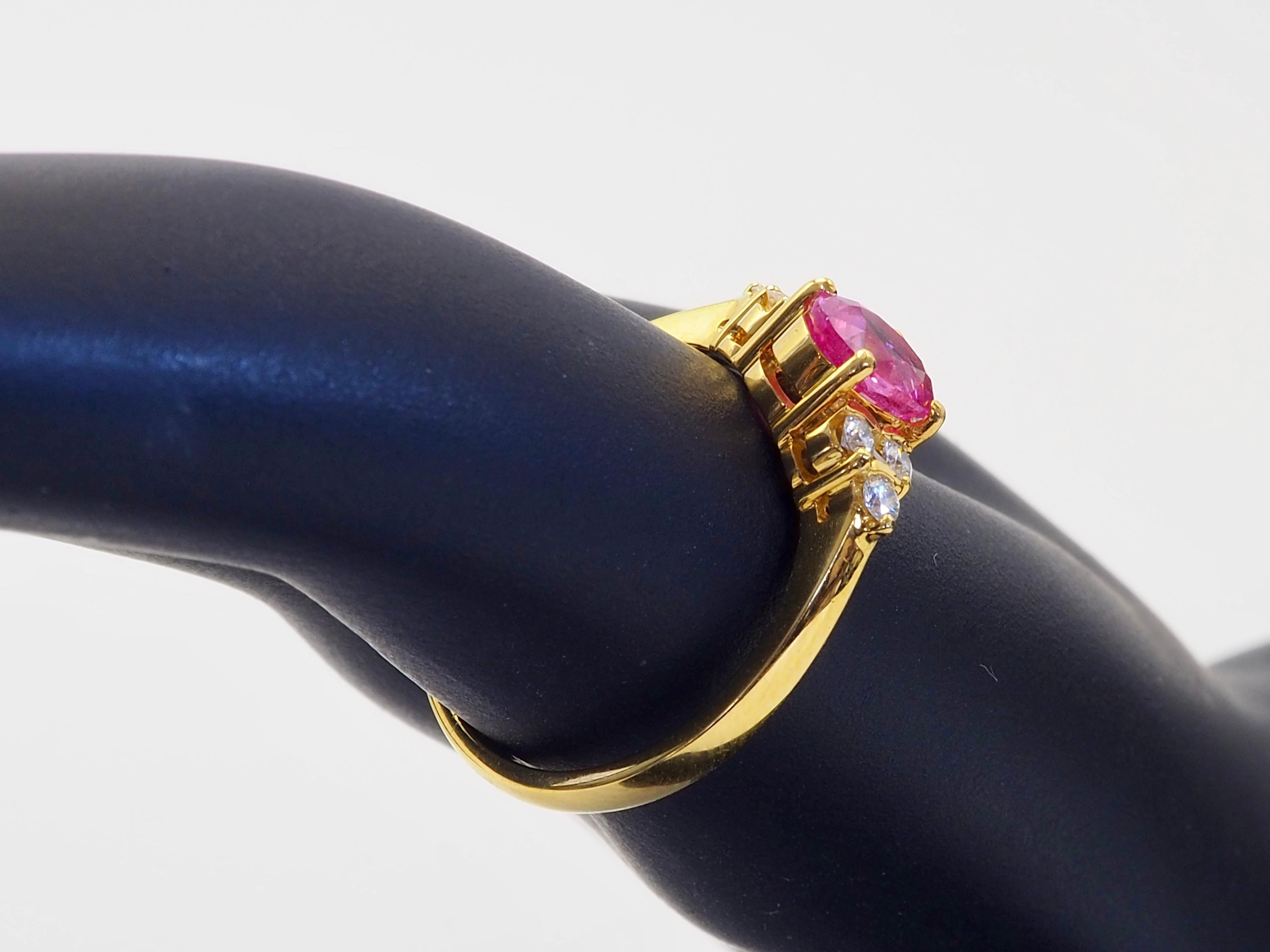Anello di fidanzamento in oro 18 carati con zaffiro rosa ovale da 1,09 carati e diamante brillante da 0,14 carati in vendita 3