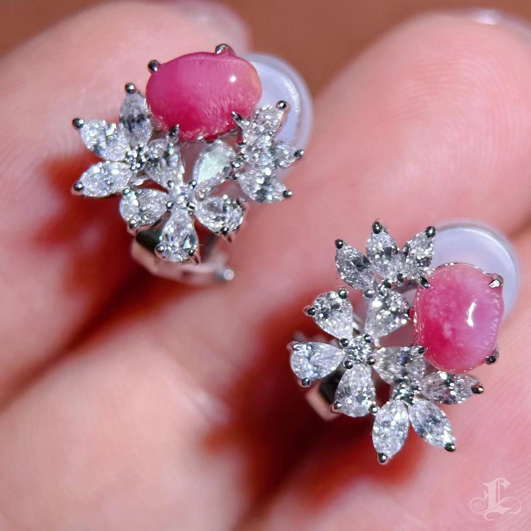 Women's 【Conchéa】Blooming Petals Conch Pearl & Diamond Earrings — 1.35ct For Sale