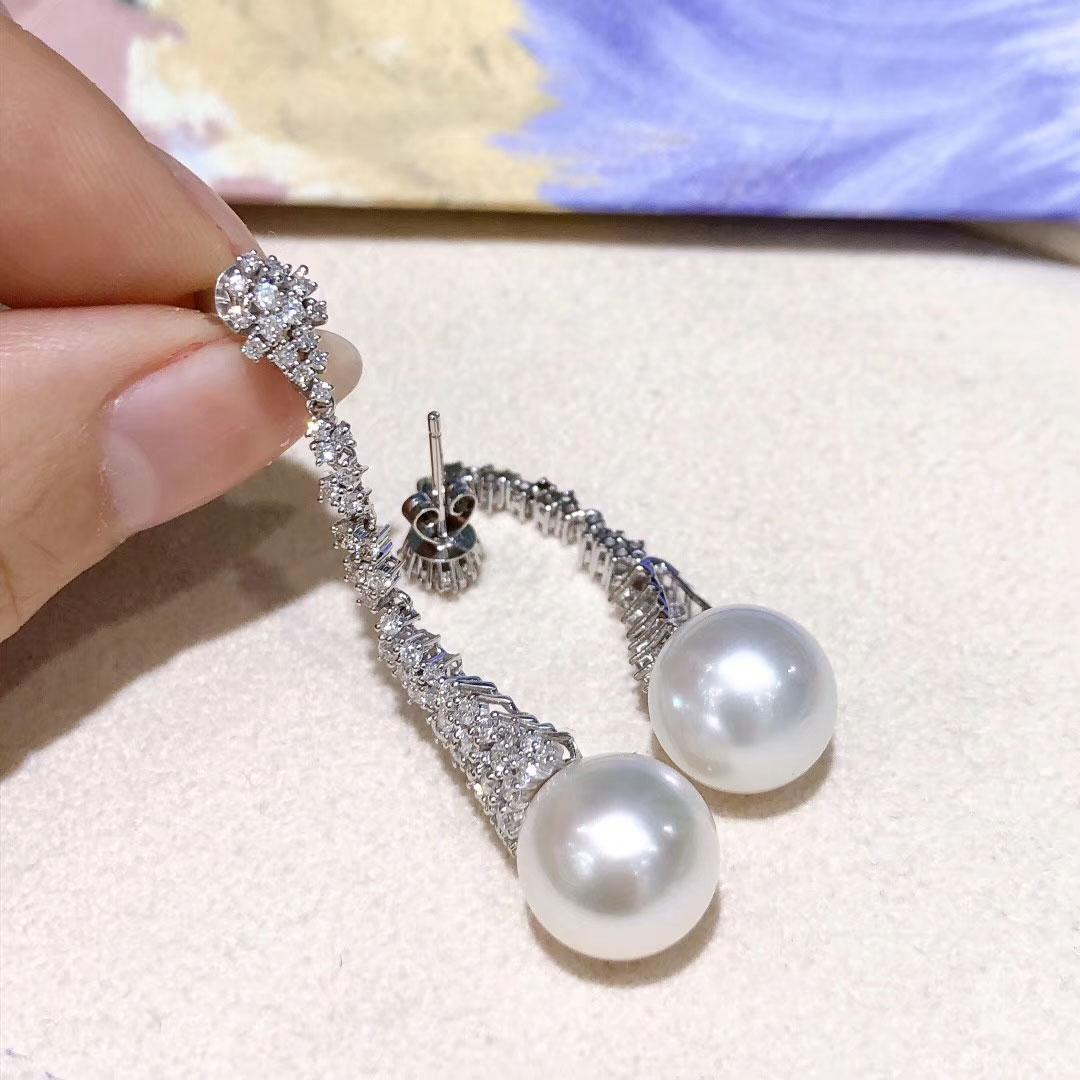 【Lustre Arc】Aurora Linear Cascade AAAA South Sea Pearl Diamond Earrings For Sale 1