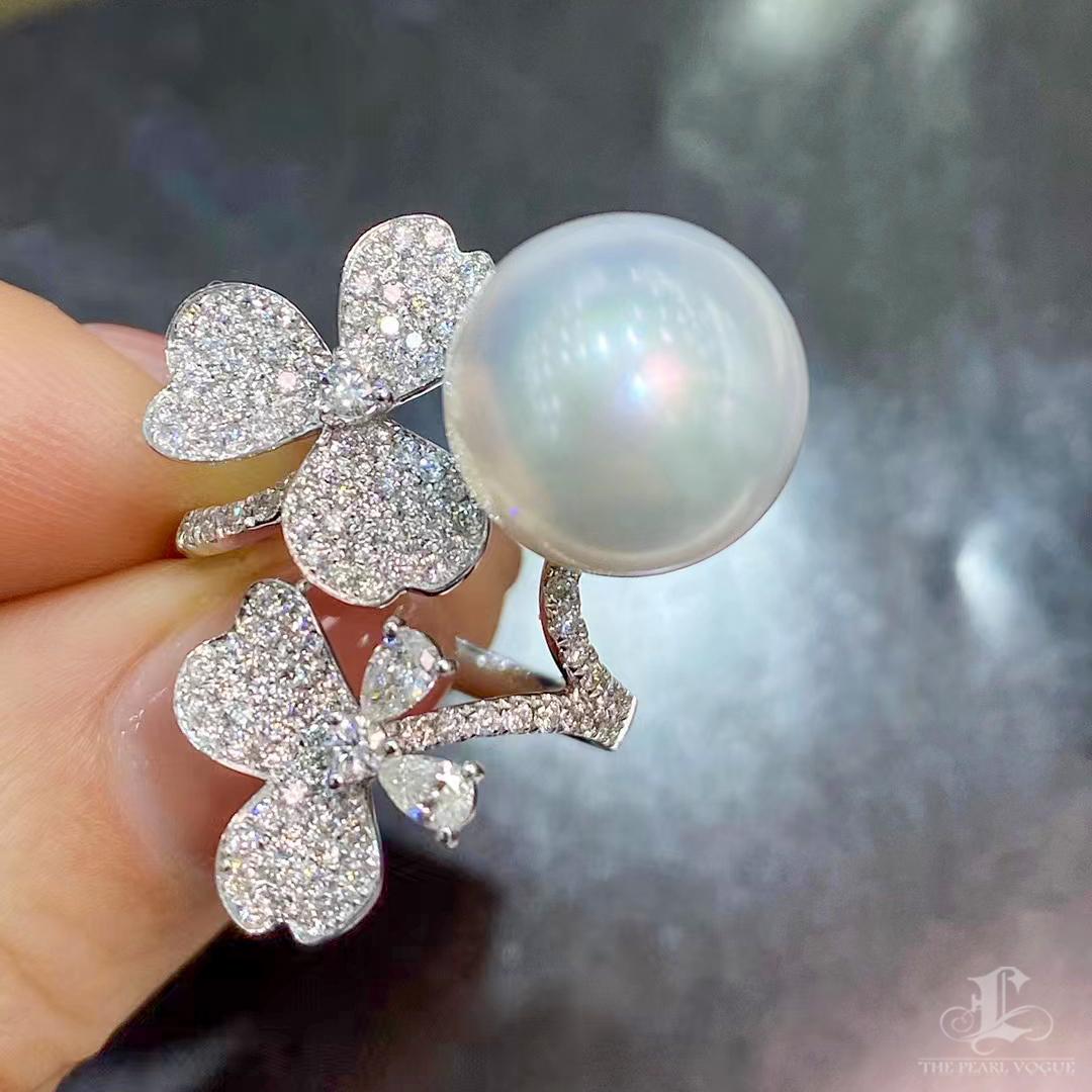 【Vine Symphony】Floral Vine Aurora South Sea Pearl Diamond Cocktail Ring In New Condition For Sale In New York, NY