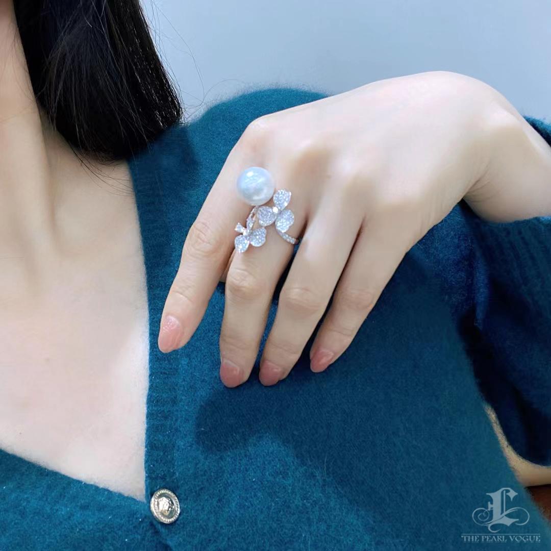 【Vine Symphony】Floral Vine Aurora South Sea Pearl Diamond Cocktail Ring For Sale 3