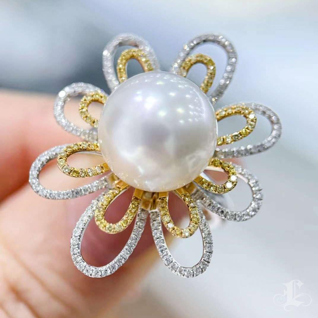 【Vine Symphony】Imperial Bloom Aurora South Sea Pearl Diamond Ring in 18K Gold In New Condition For Sale In New York, NY