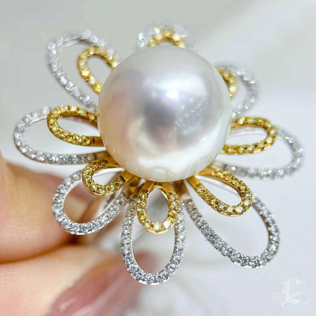 【Vine Symphony】Imperial Bloom Aurora South Sea Pearl Diamond Ring in 18K Gold For Sale 2