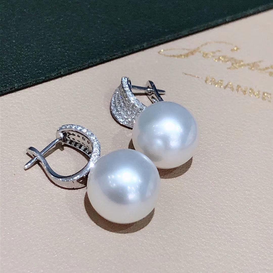 【Crown Radiance】Aurora Radiance 14mm South Sea Pearl & Diamond Pavé Earrings For Sale 2