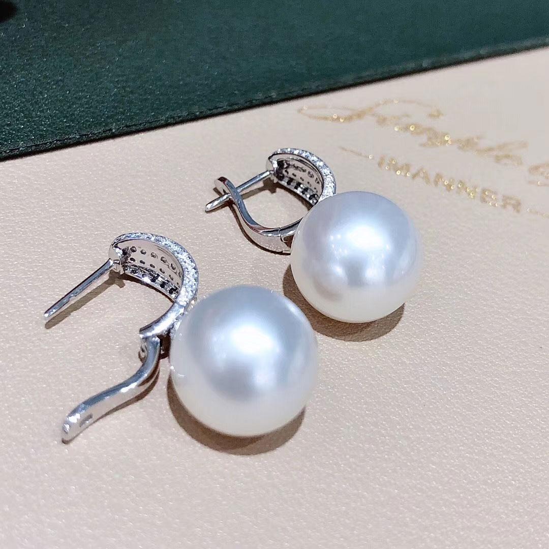 【Crown Radiance】Aurora Radiance 14mm South Sea Pearl & Diamond Pavé Earrings For Sale 3