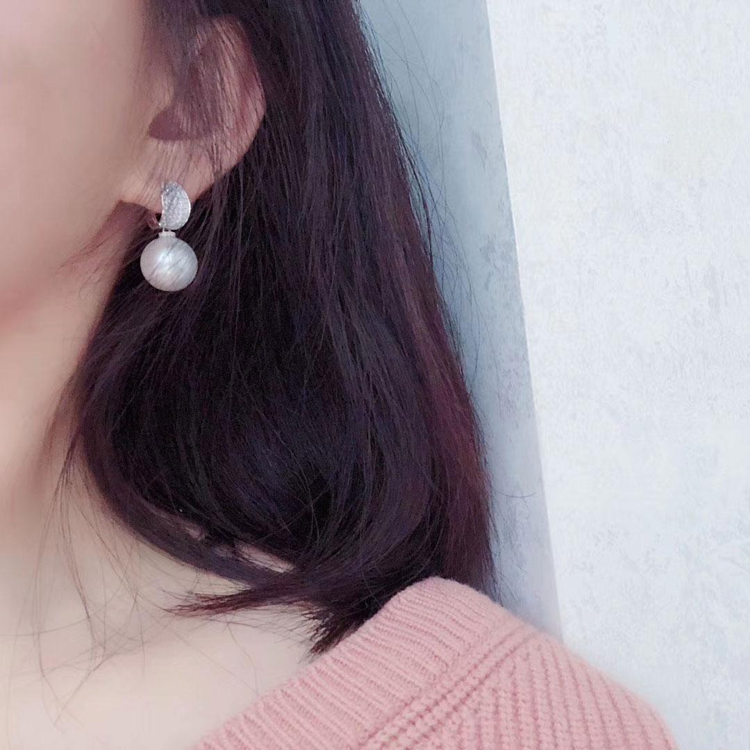 【Crown Radiance】Aurora Radiance 14mm South Sea Pearl & Diamond Pavé Earrings For Sale 4