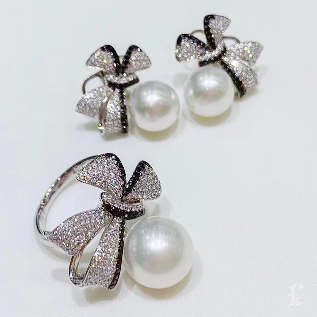【Crown Radiance】Ribbon Bloom Aurora South Sea Pearl Diamond Cocktail Ring For Sale 2