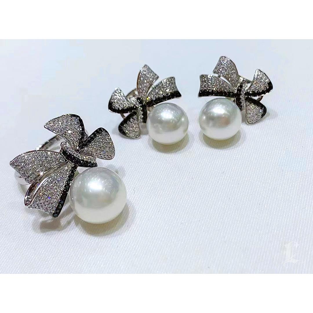 【Crown Radiance】Ribbon Bloom Aurora South Sea Pearl Diamond Cocktail Ring For Sale 3
