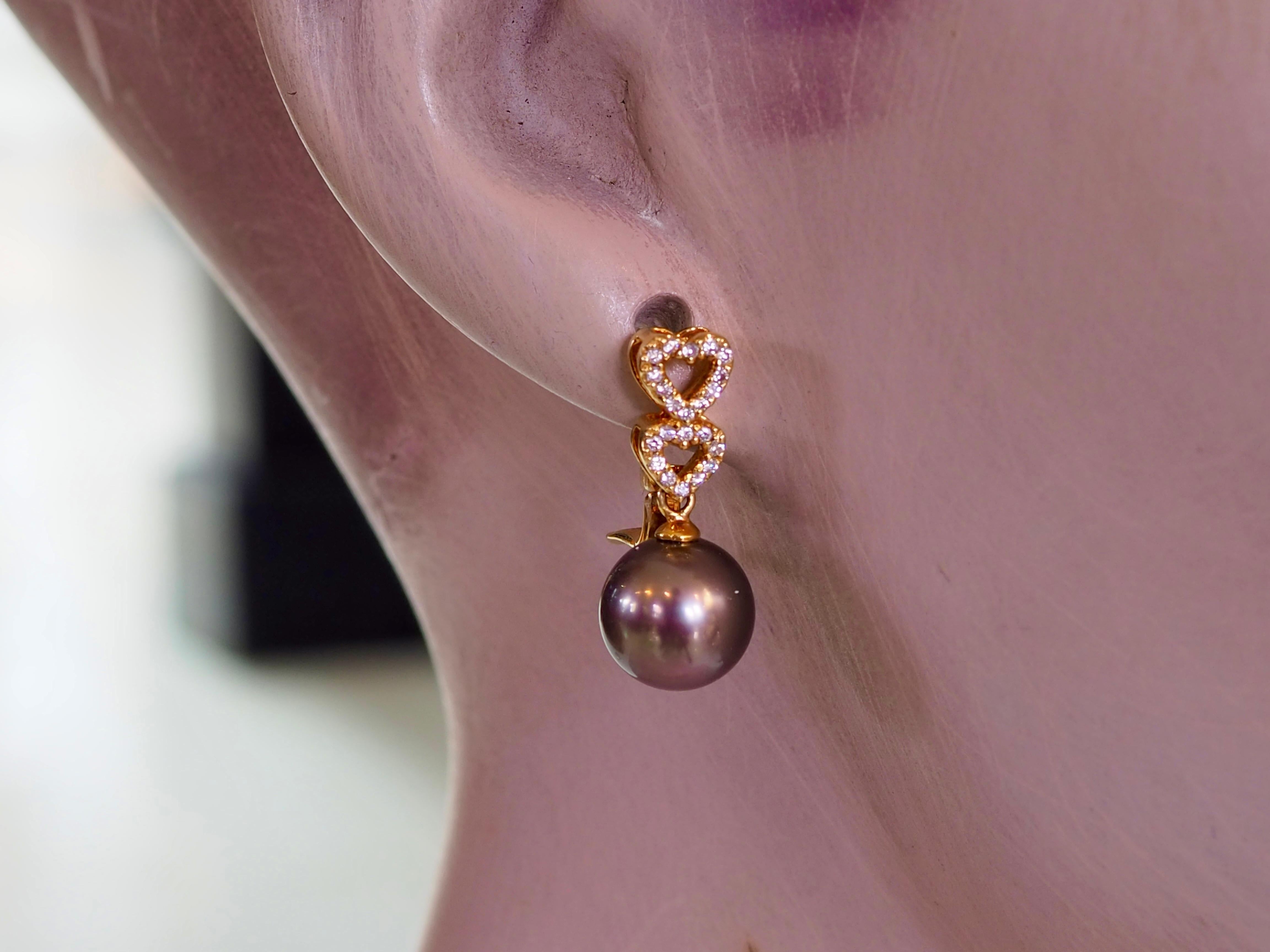 Boucles d'oreilles pendantes en or 18K avec perle noire de Tahiti de 10 mm et diamant de 0,23 ct. en vente 2