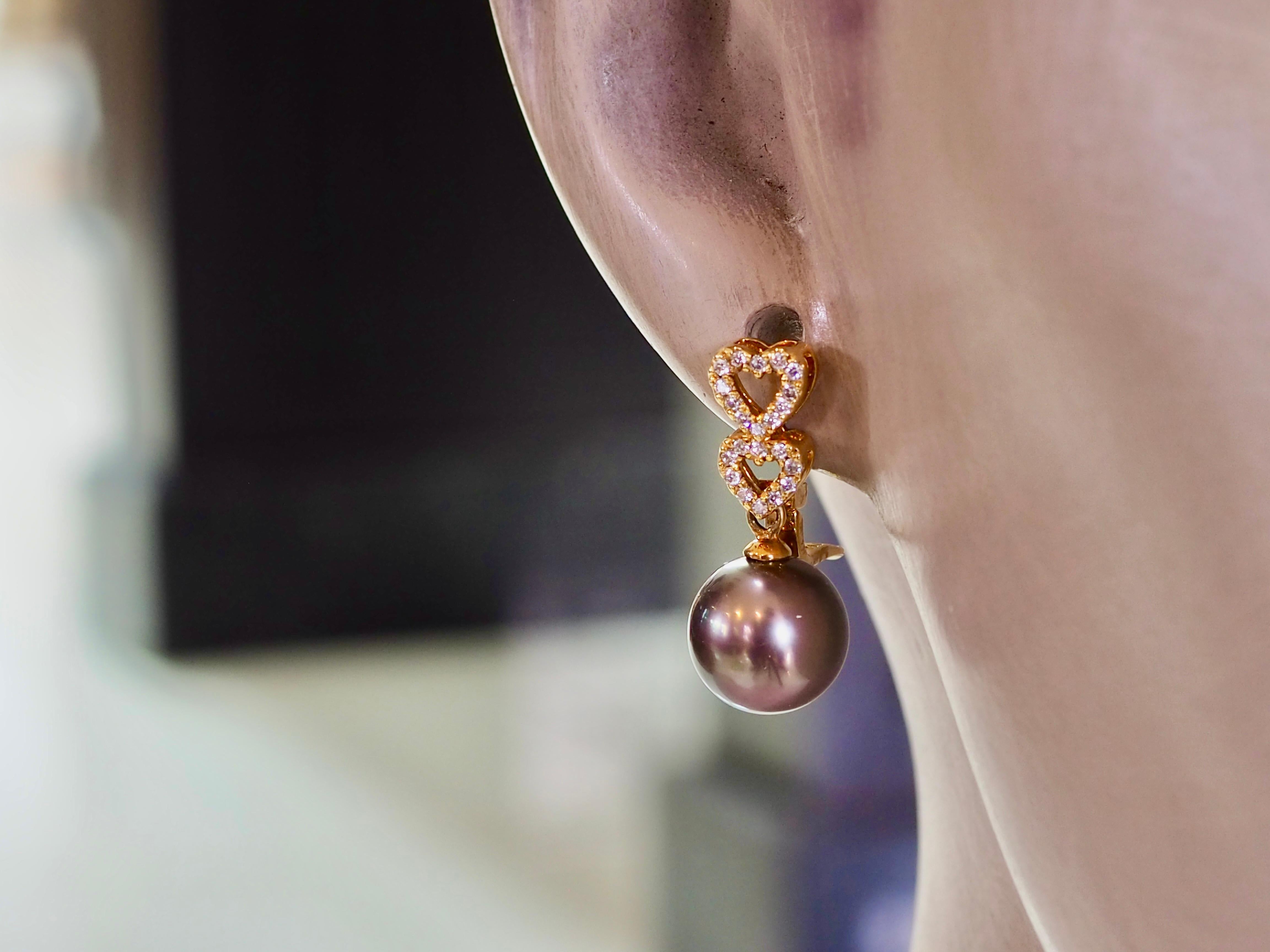 Boucles d'oreilles pendantes en or 18K avec perle noire de Tahiti de 10 mm et diamant de 0,23 ct. en vente 4