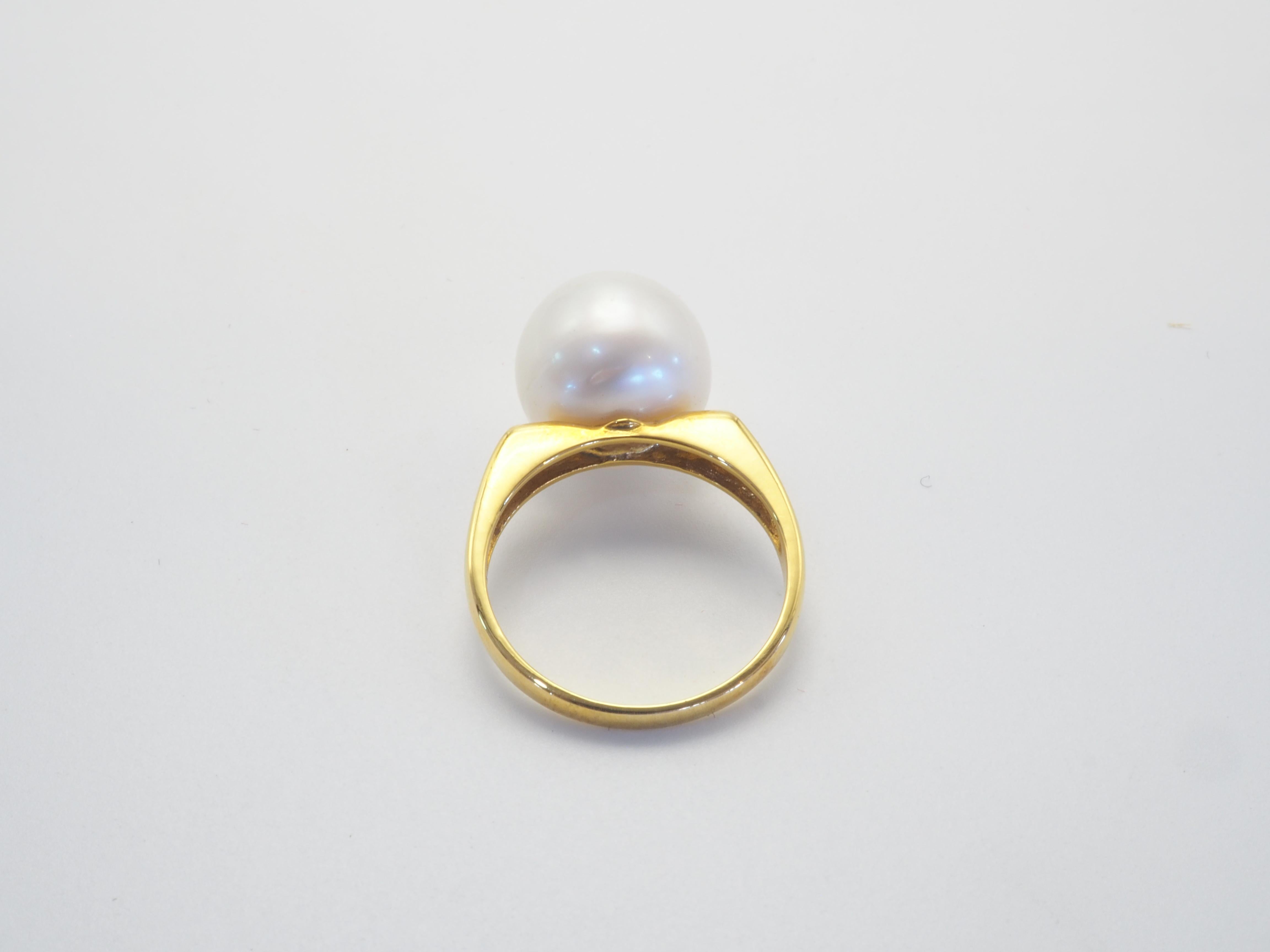 Round Cut 18k Gold 11 mm South Sea Pearl Solitaire Ring For Sale
