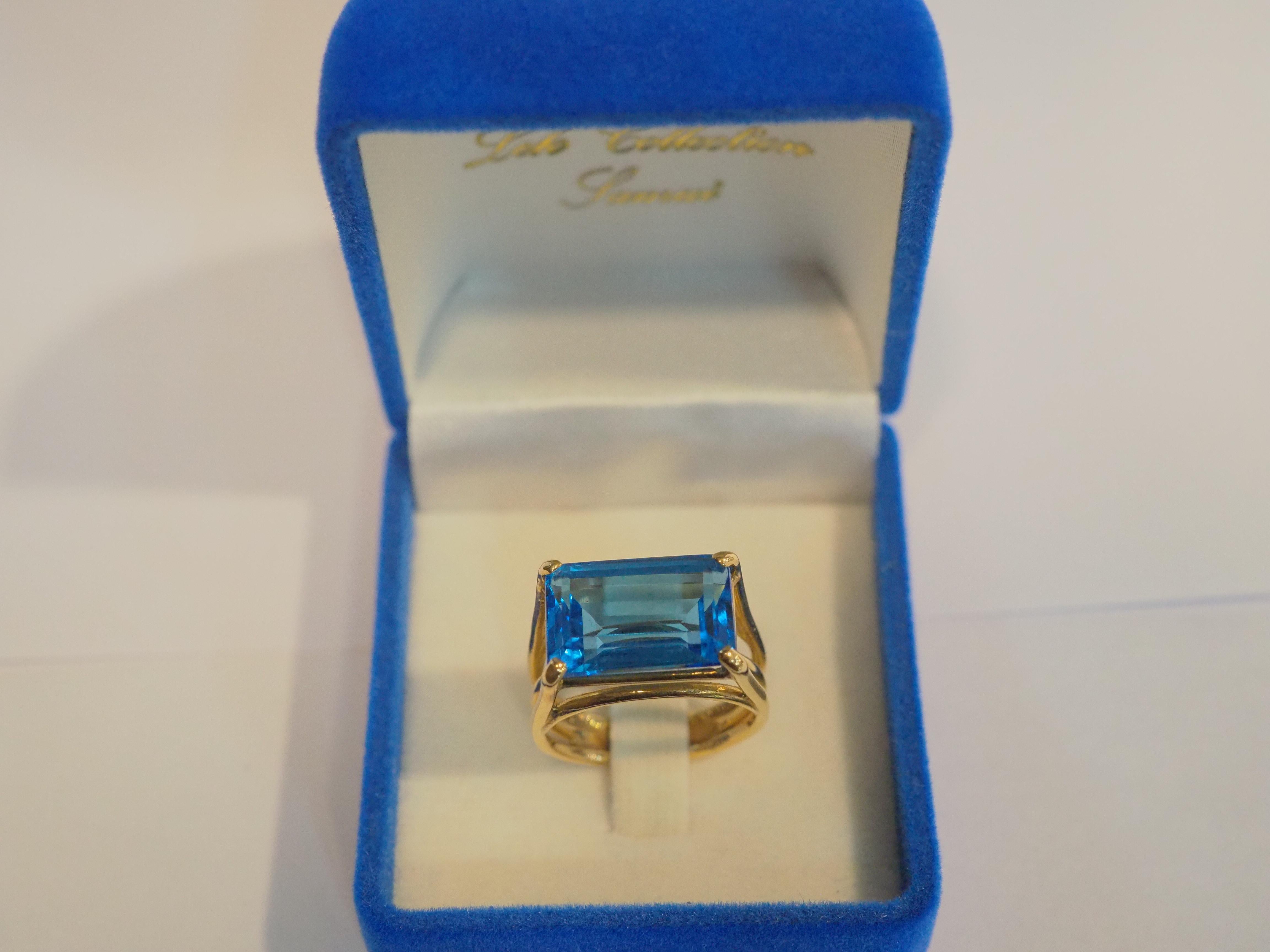 18K Gold 11.04ct Blue Topaz Solitaire Cocktail Overlap Band Ring For Sale 2