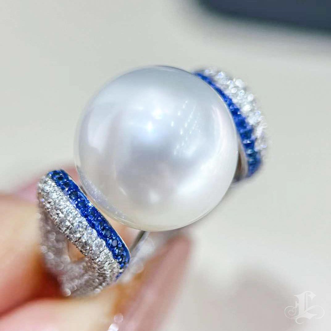 【 Sculpted Geometry】Blue Orbit South Sea Pearl Diamond Sapphire Cocktail Ring In New Condition For Sale In New York, NY
