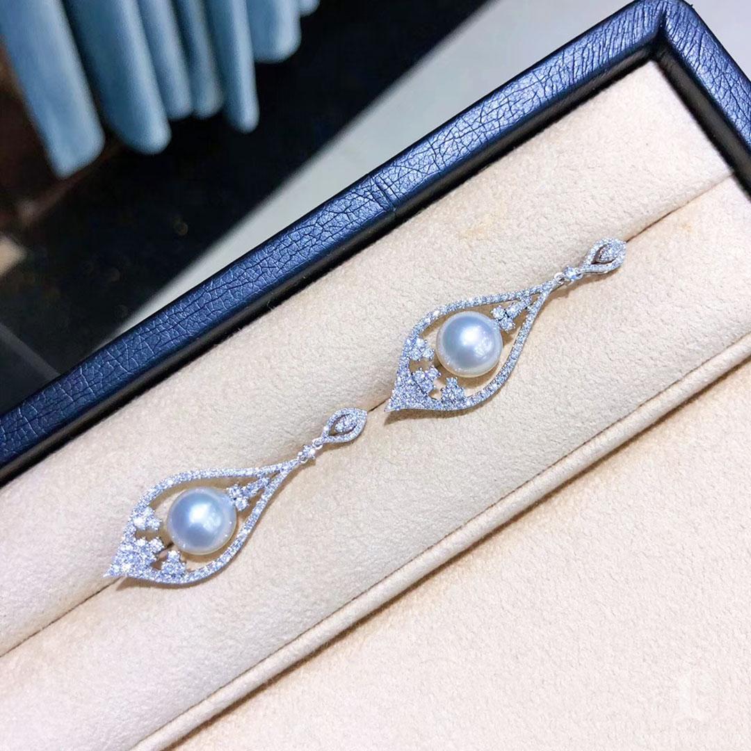 【Crown Radiance】Aurora Teardrop South Sea Pearl Diamond Gala Earrings For Sale 2