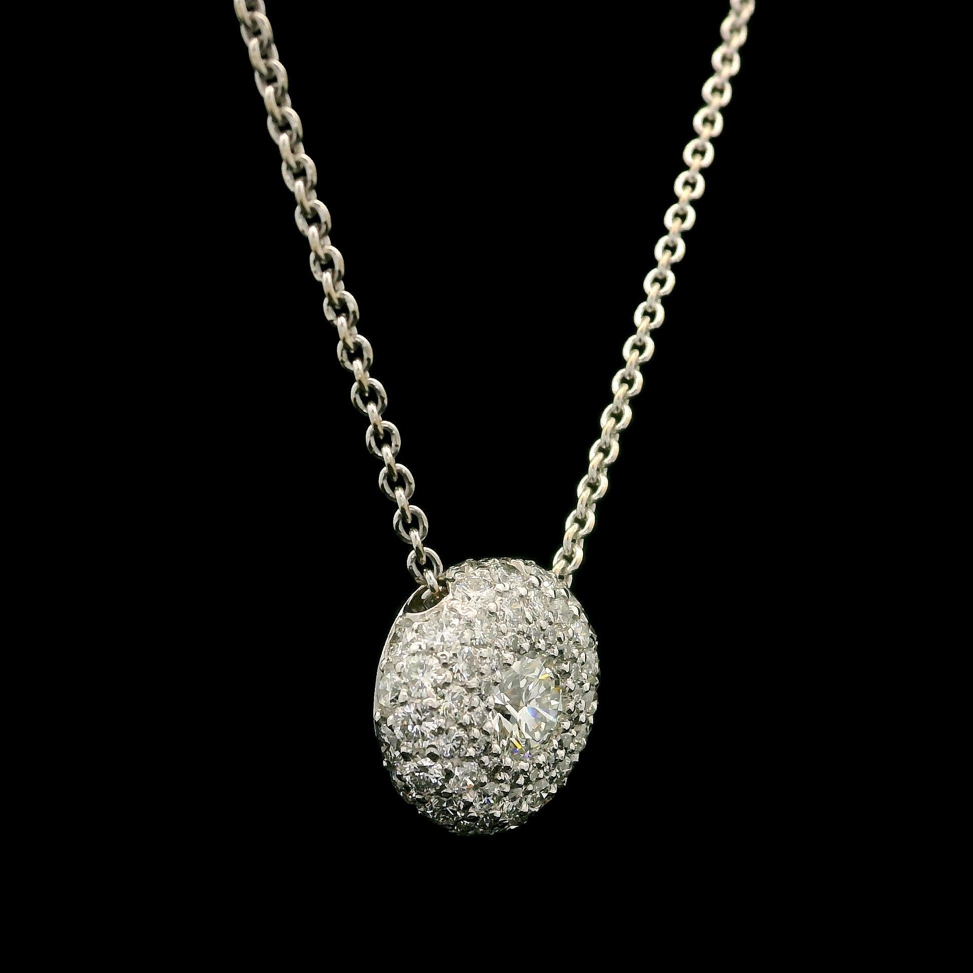 --Pierre(s) :...
(1) Diamant naturel authentique - taille ronde brillante - serti clos - couleur G - pureté VS2 - 0,38ct (exact)
Nombreux diamants véritables - taille ronde brillante - serti clos - couleur blanche - 0.74ctw (exact)
Poids total en