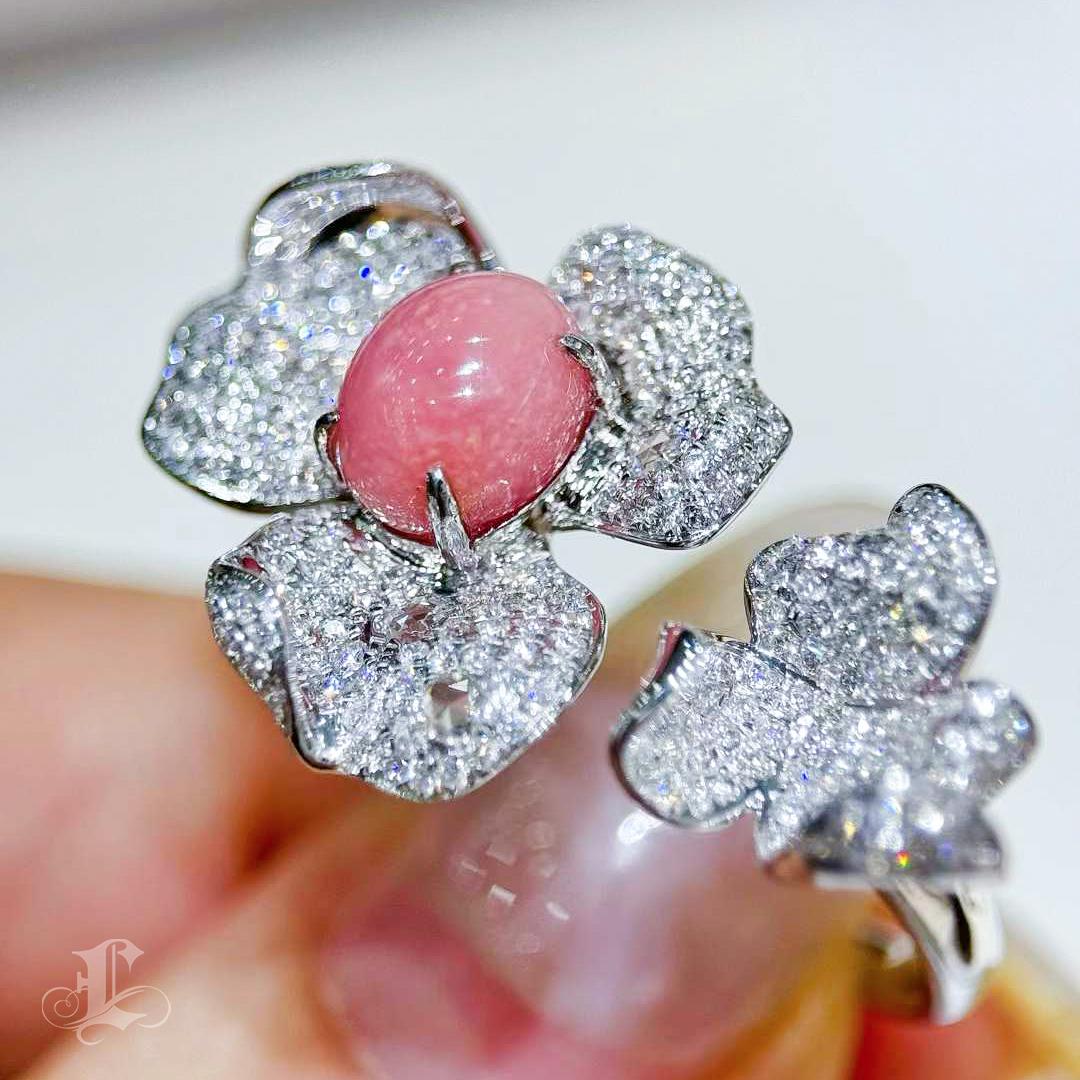 【Conchéa】Eternal Bloom Conch Pearl & Diamond Flower Ring — 2.35ct For Sale 3