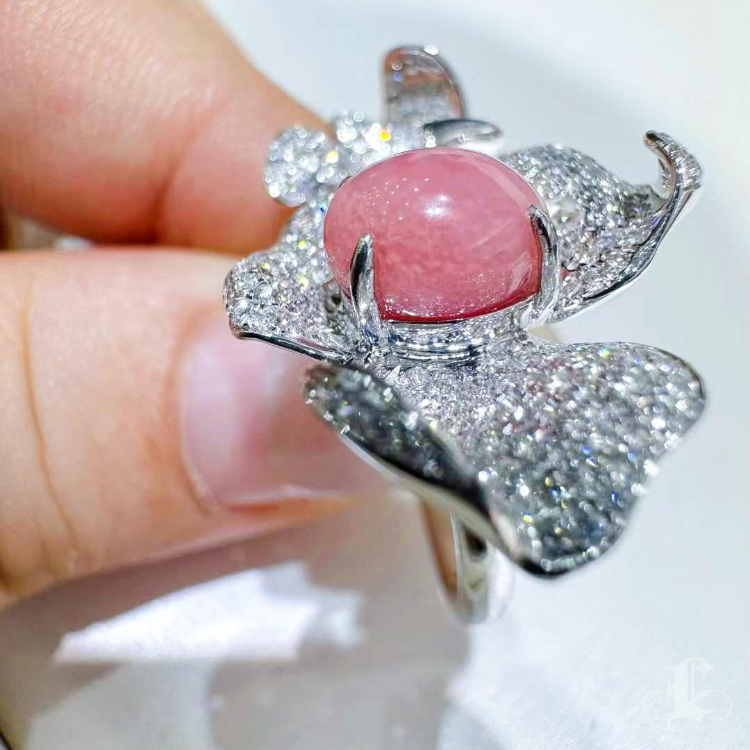 【Conchéa】Eternal Bloom Conch Pearl & Diamond Flower Ring — 2.35ct For Sale 4