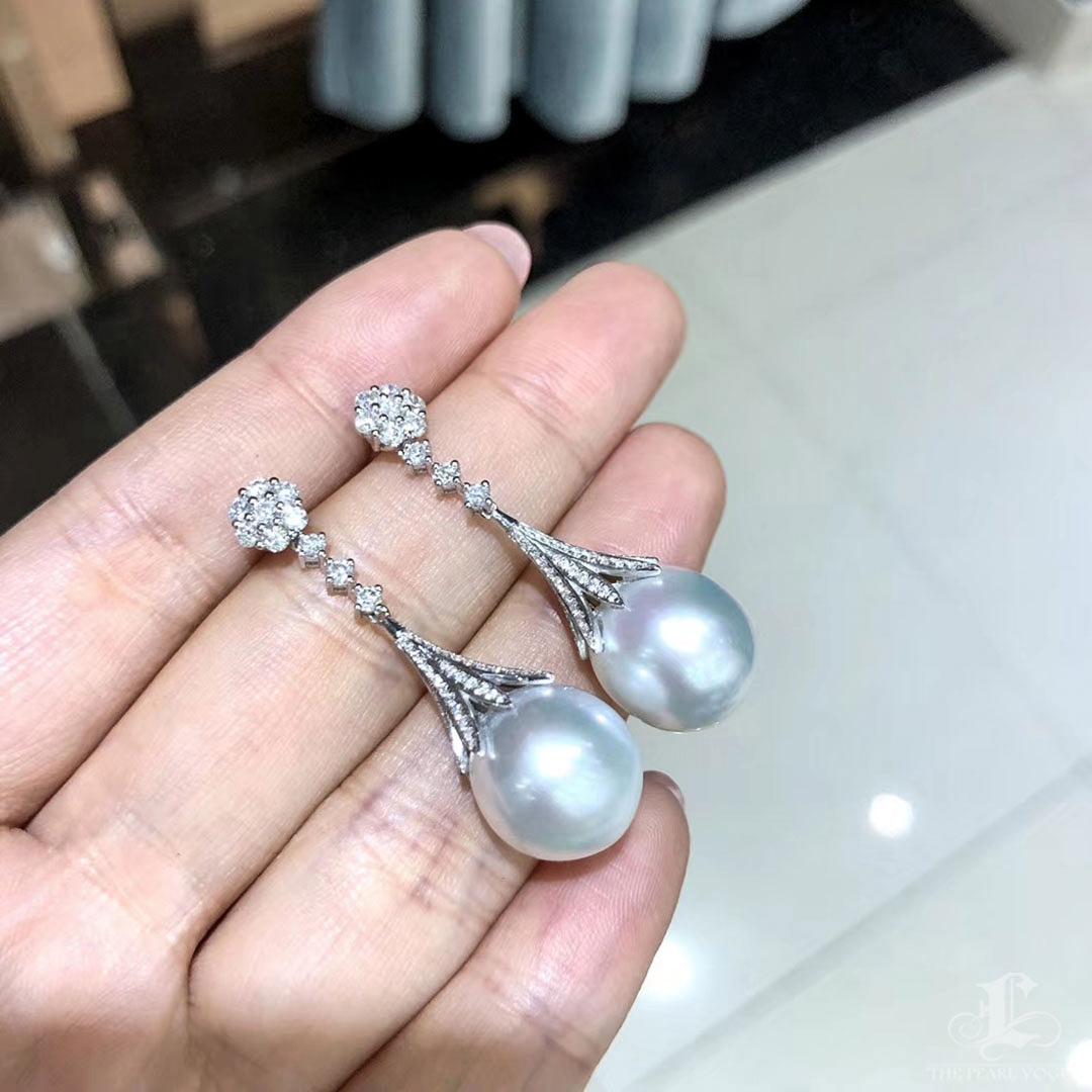 【Crown Radiance】Pendientes de Diamantes y Perlas del Mar del Sur Aurora de Cresta Radiante en venta 2