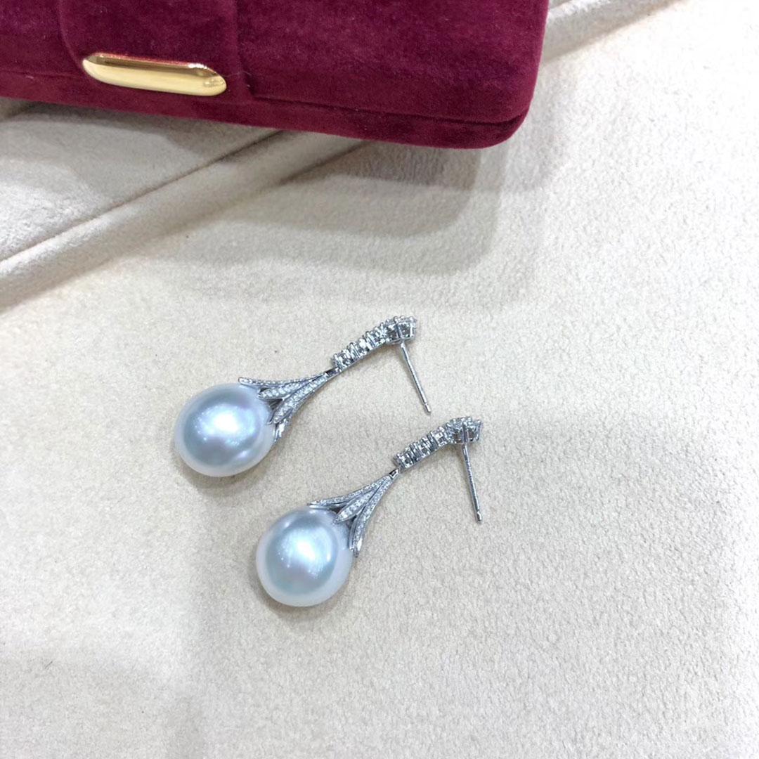【Crown Radiance】Pendientes de Diamantes y Perlas del Mar del Sur Aurora de Cresta Radiante en venta 4
