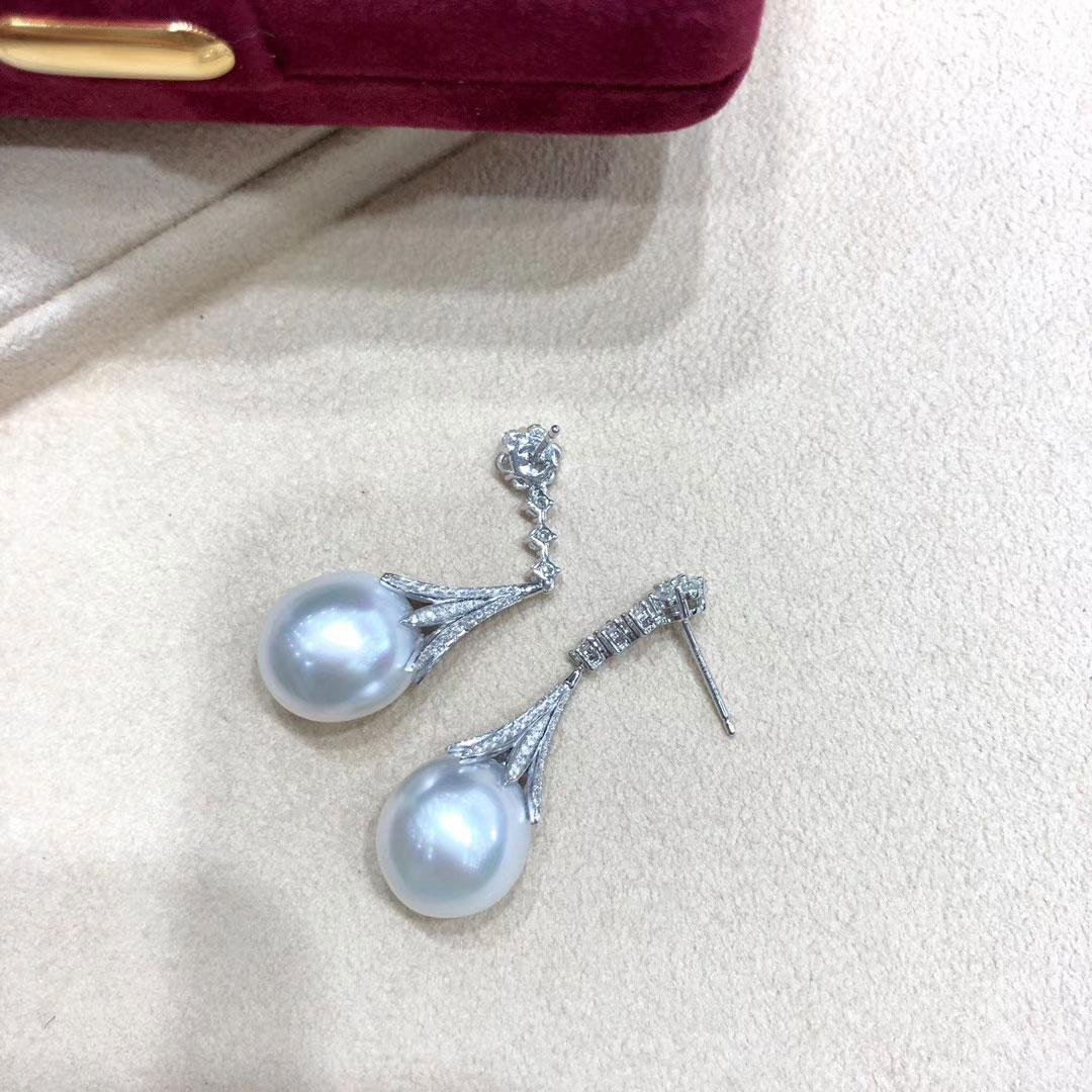 【Crown Radiance】Pendientes de Diamantes y Perlas del Mar del Sur Aurora de Cresta Radiante en venta 5