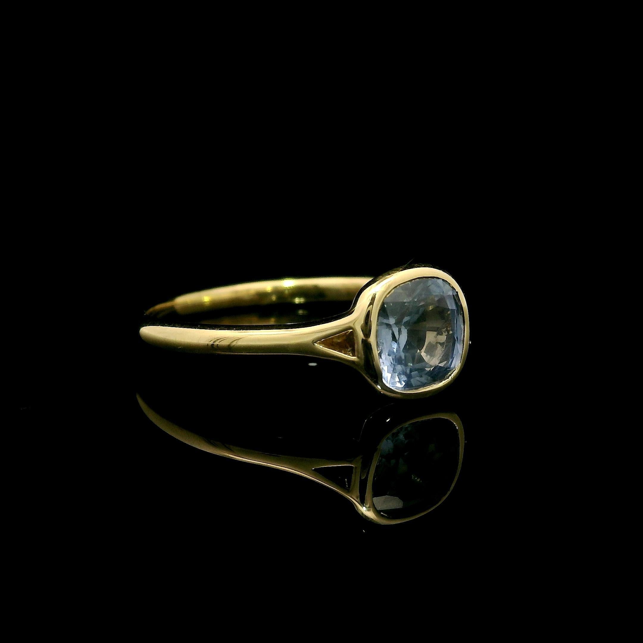 18k Gold 1,13ct keine Hitze Ceylon Kissen Schritt Schliff Saphir Lünette Solitär Ring (Kissenschliff) im Angebot