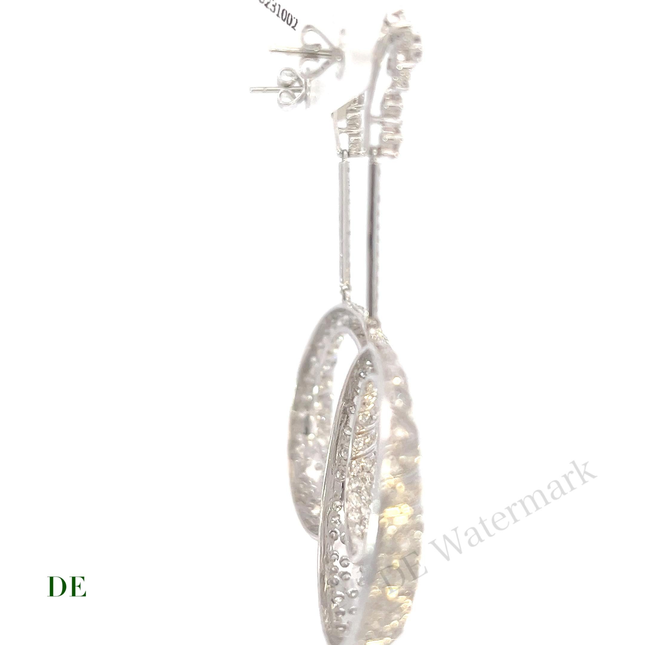 Taille ronde Boucles d'oreilles chandelier en or blanc 18 carats avec diamants en grappe de lune de 11,45 carats