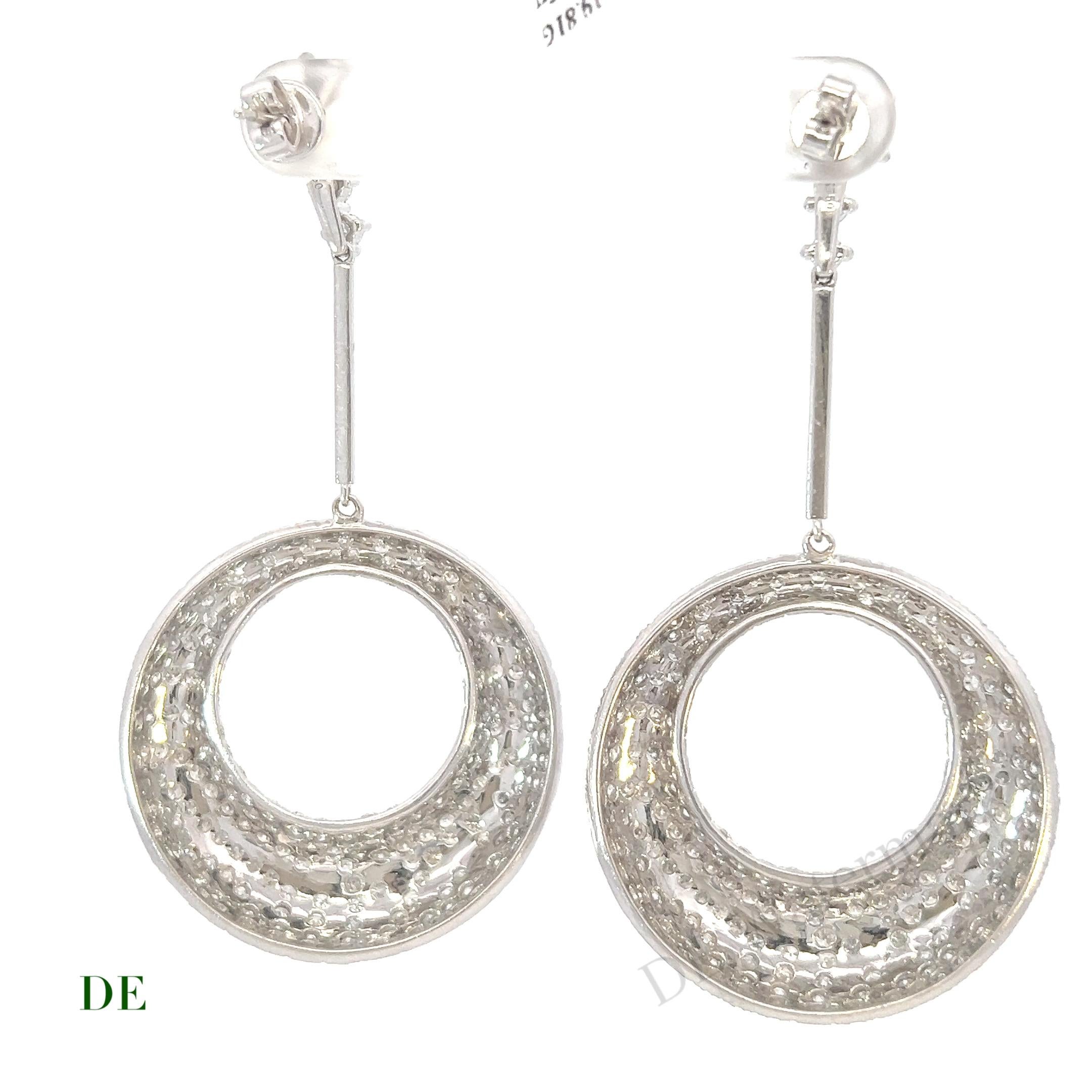 18k Gold 11.45 Carat Diamond Moon Cluster White gold Chandelier Diamond Earring In New Condition In kowloon, Kowloon