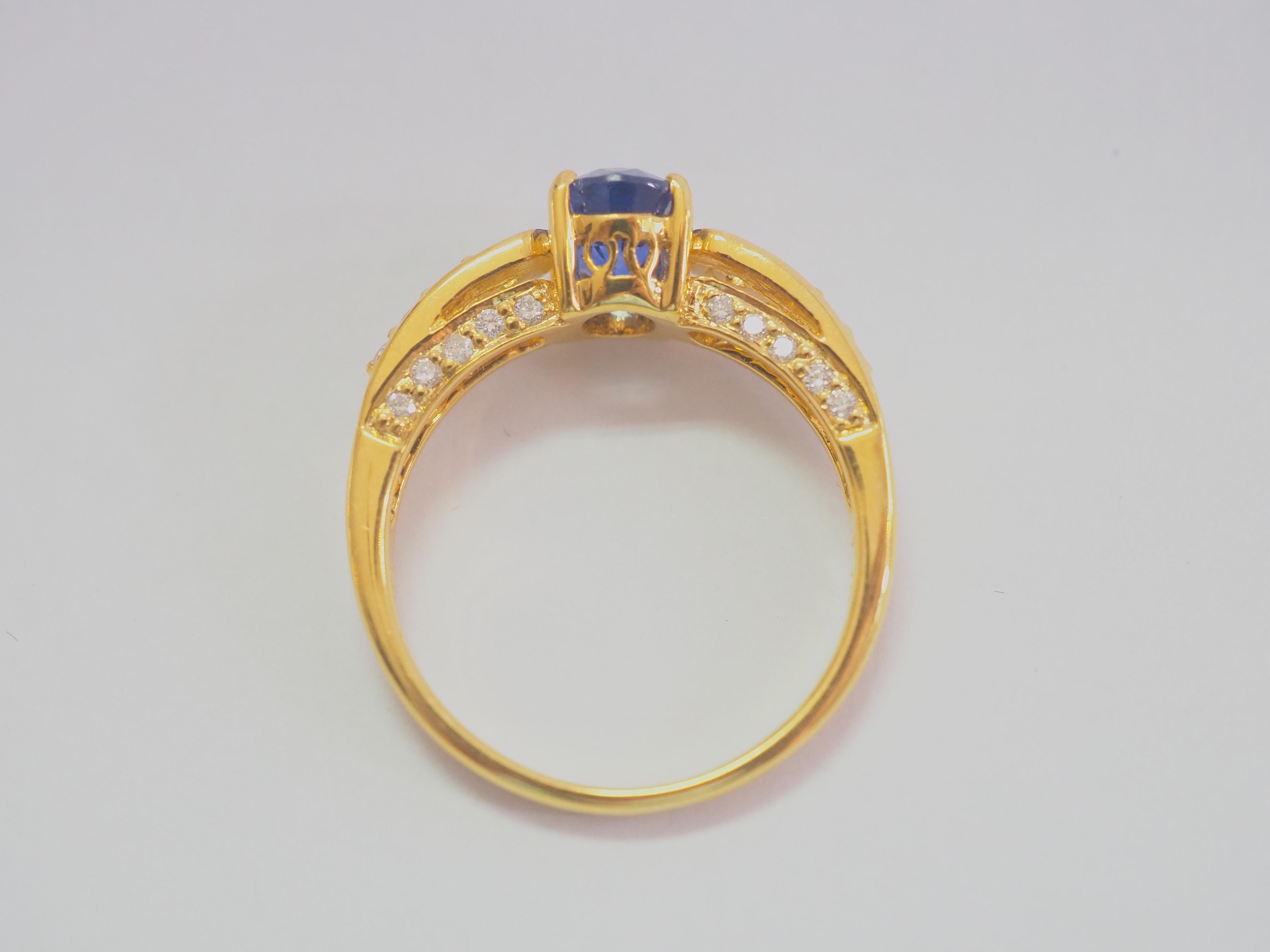 18k Gold 1.15ct Cornflower Blue Sapphire & 0.40ct Diamond Engagement Ring For Sale 1