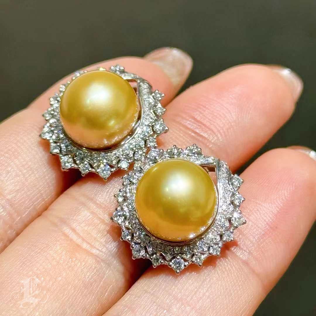 【Crown Radiance】Golden Wreath Aurora South Sea Pearl Diamond Earrings In New Condition For Sale In New York, NY