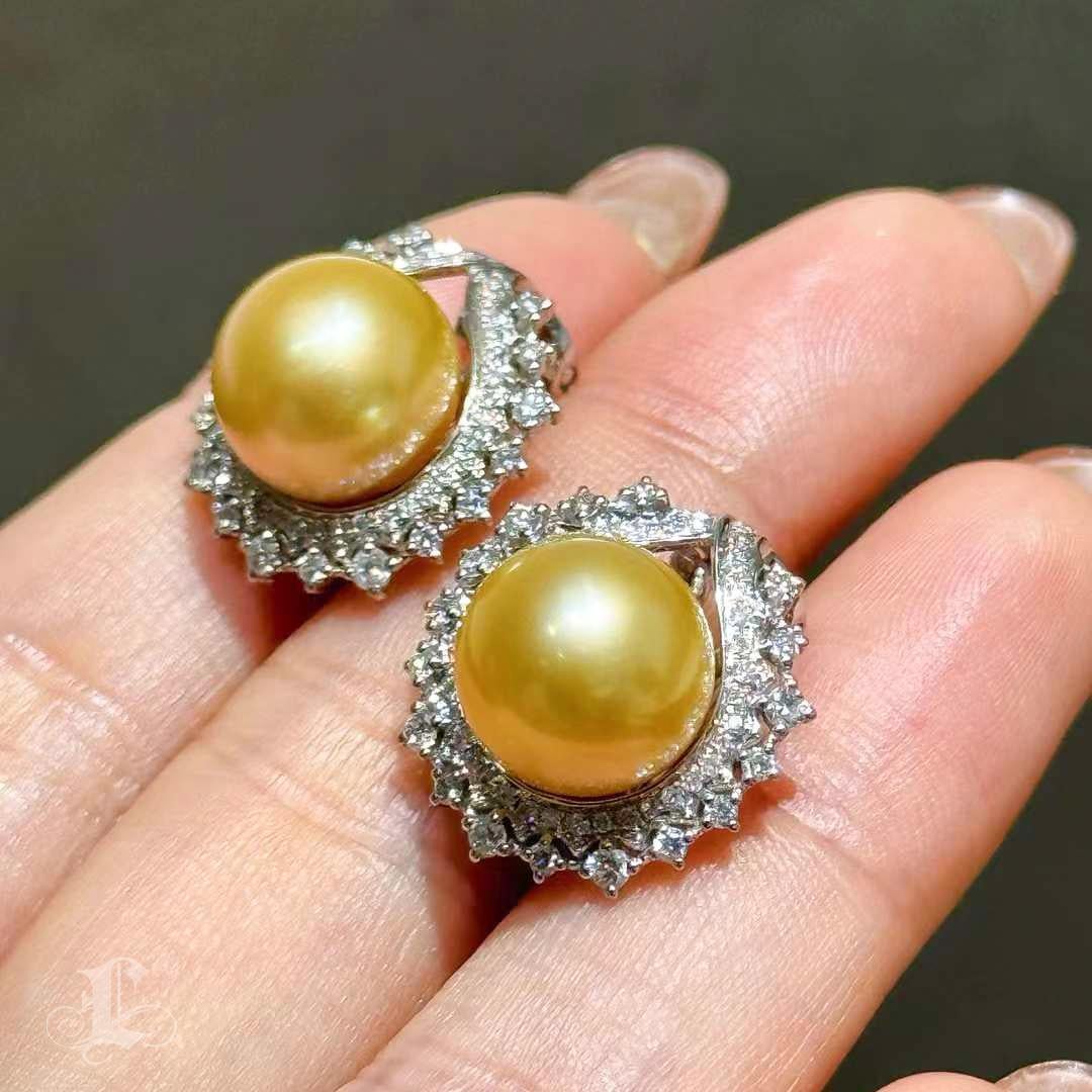 【Crown Radiance】Golden Wreath Aurora South Sea Pearl Diamond Earrings For Sale 1