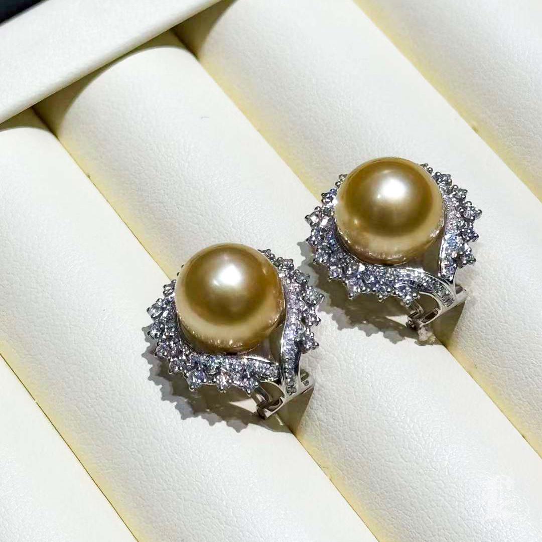 【Crown Radiance】Golden Wreath Aurora South Sea Pearl Diamond Earrings For Sale 2