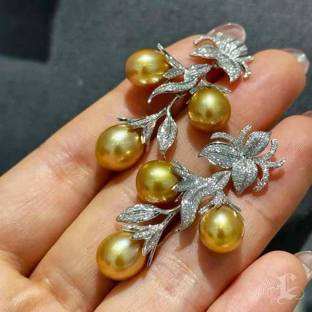 【Vine Symphony】Golden Vine Aurora South Sea Pearl & Diamond Earrings In New Condition For Sale In New York, NY