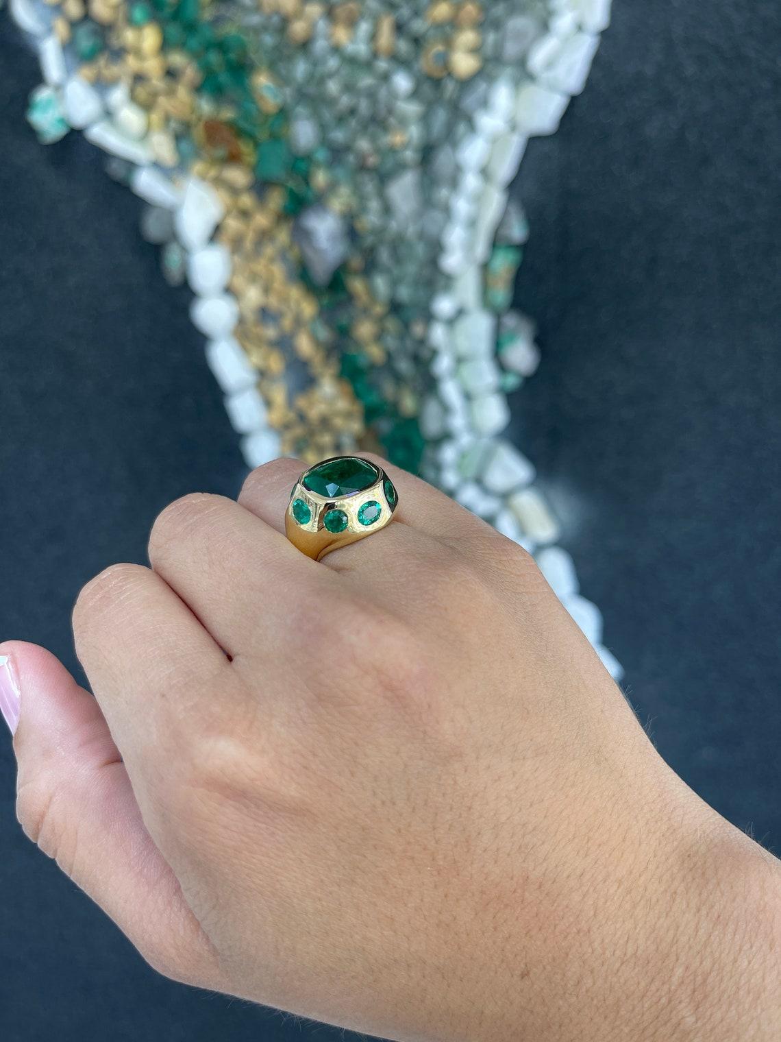 Anello con più smeraldi in oro 18K da 11,61tcw, castone con taglio ovale e cuscino Gypsy in vendita 4