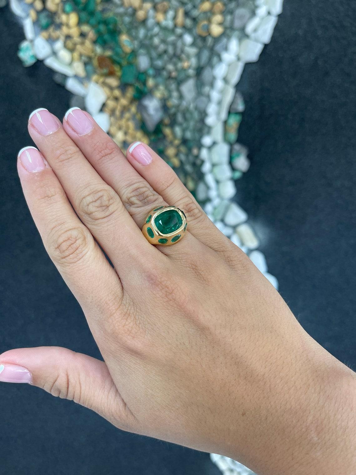 Anello con più smeraldi in oro 18K da 11,61tcw, castone con taglio ovale e cuscino Gypsy in vendita 2