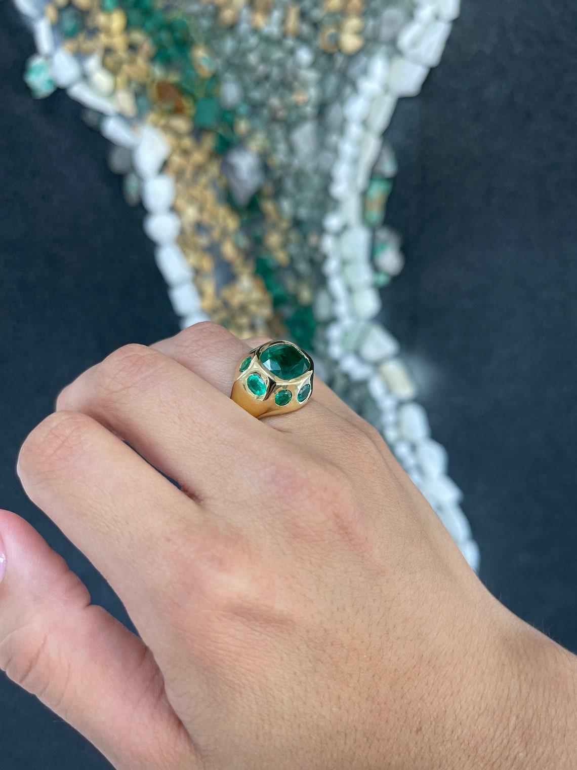 Anello con più smeraldi in oro 18K da 11,61tcw, castone con taglio ovale e cuscino Gypsy in vendita 3