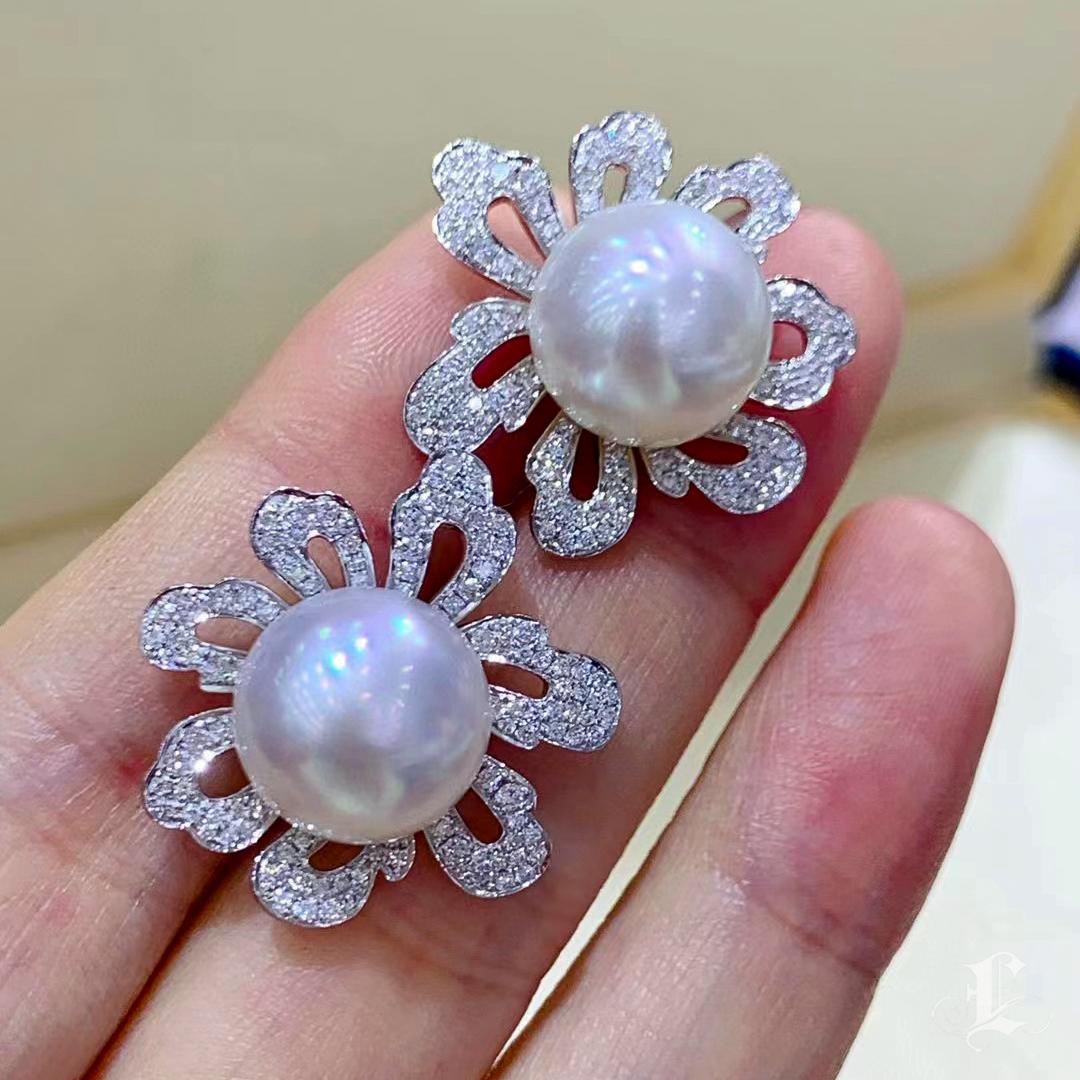 Women's 【Vine Symphony】Blossom Halo Aurora South Sea Pearl & Diamond Earrings For Sale