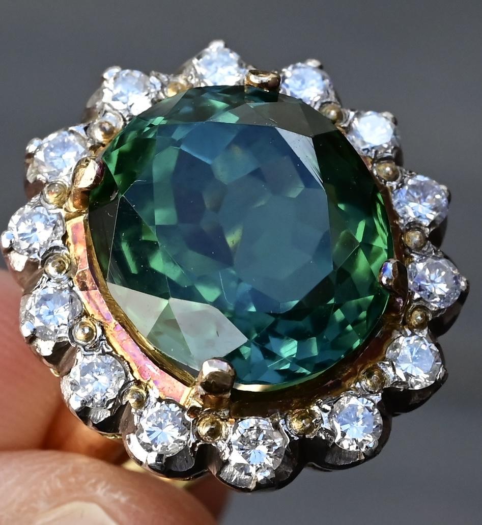 18K Gold 11.77ct Green Tourmaline & Diamond Halo Ring – 12.75g, Size 5.25 In Good Condition In Media, PA
