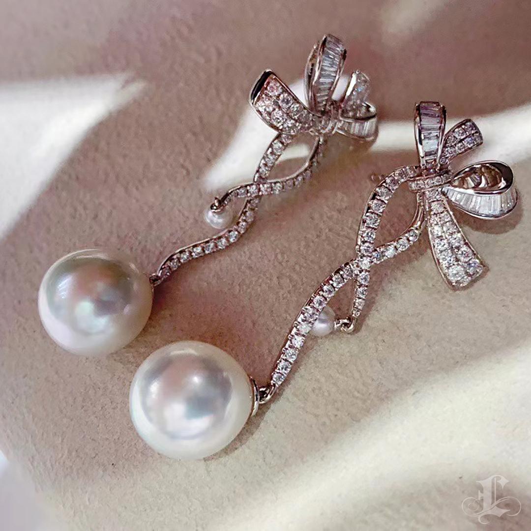 Crown Radiance】Ribbon Drape Aurora Südsee Perlen Diamant Ohrringe im Angebot 4