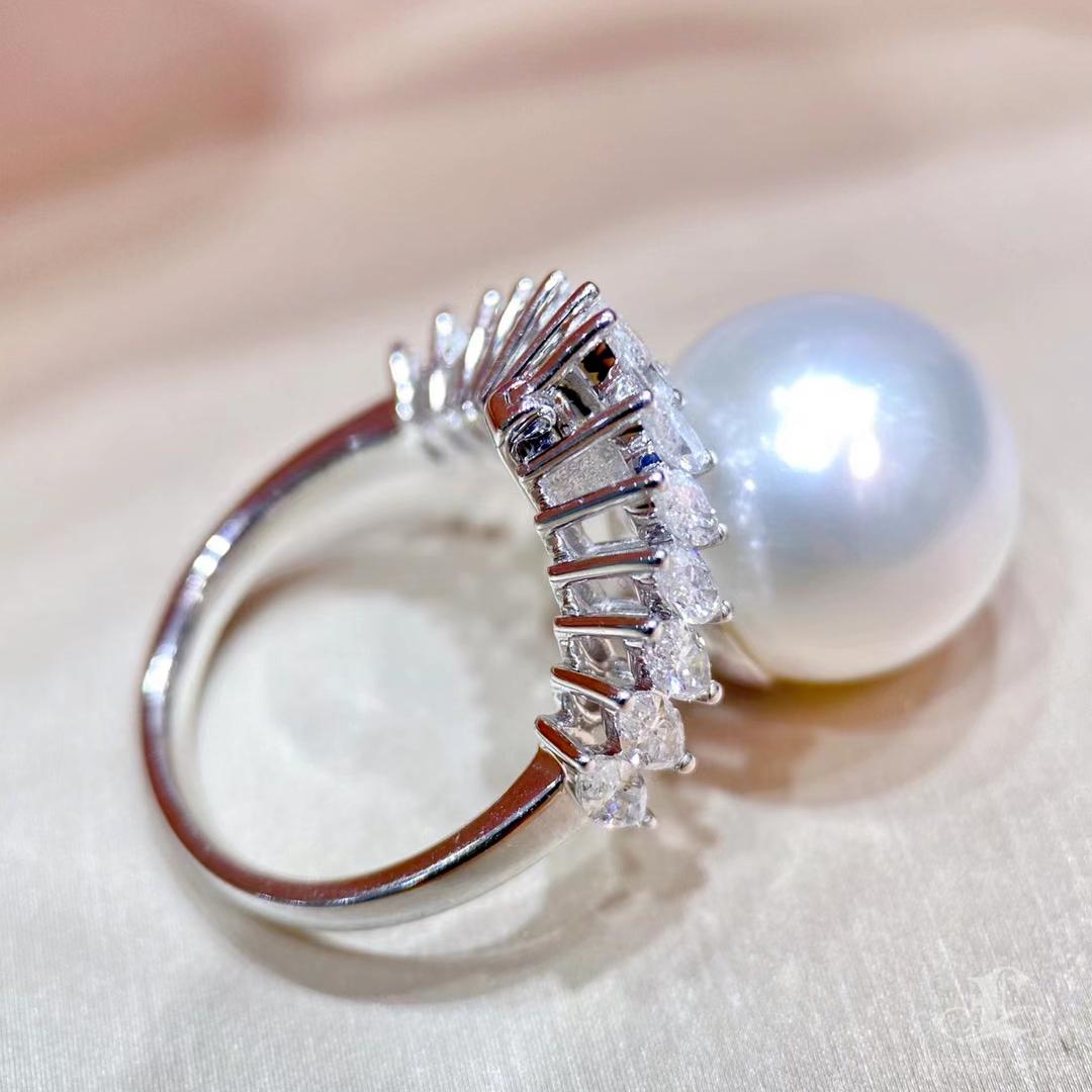 【Crown Radiance】Convertible South Sea Pearl & Marquise Diamond Statement Ring For Sale 4