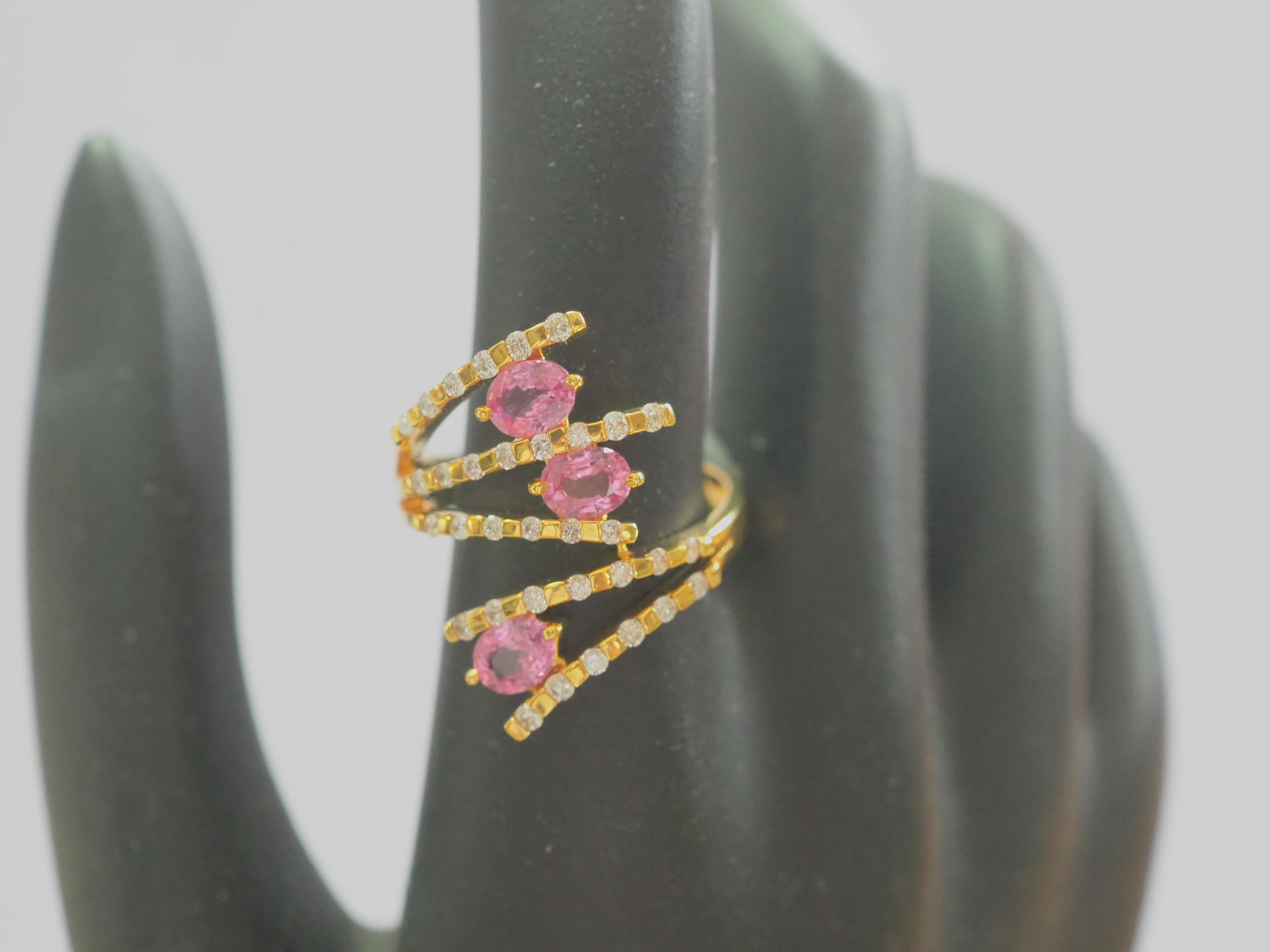18K Gold 1.19ct Pink Sapphire & 0.43ct Diamond Flower Cluster Ring For Sale 2