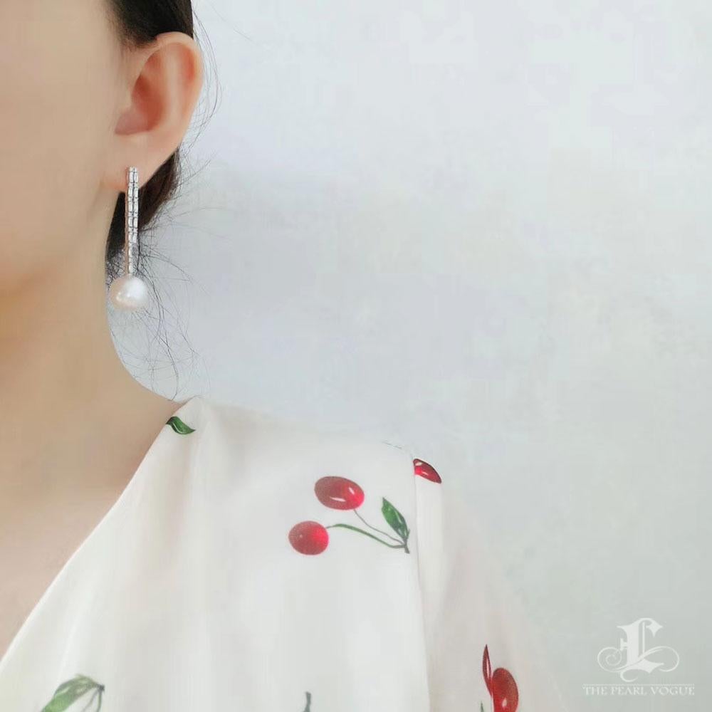 【Lustre Arc】Modernist Bar Aurora South Sea Pearl Diamond Statement Earrings In New Condition For Sale In New York, NY