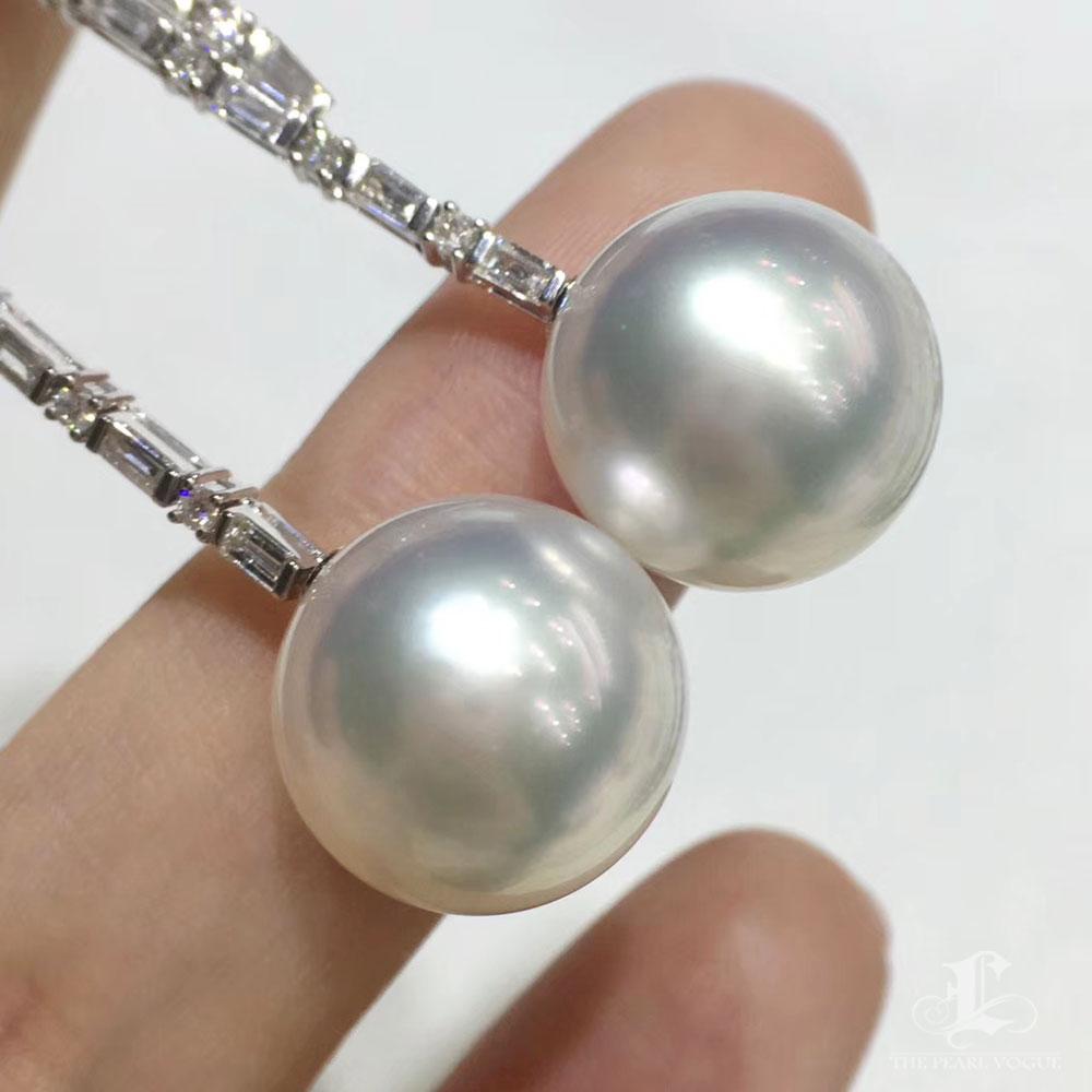 【Lustre Arc】Modernist Bar Aurora South Sea Pearl Diamond Statement Earrings For Sale 1