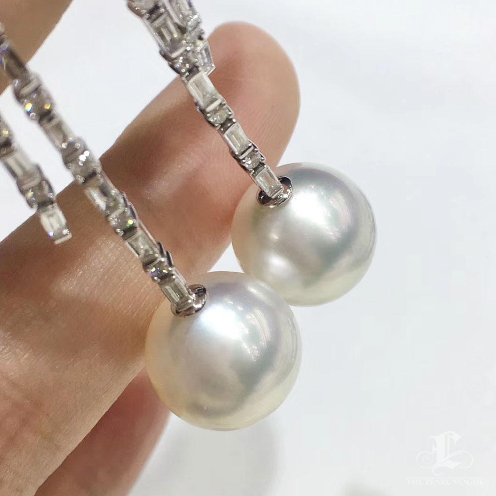 【Lustre Arc】Modernist Bar Aurora South Sea Pearl Diamond Statement Earrings For Sale 4